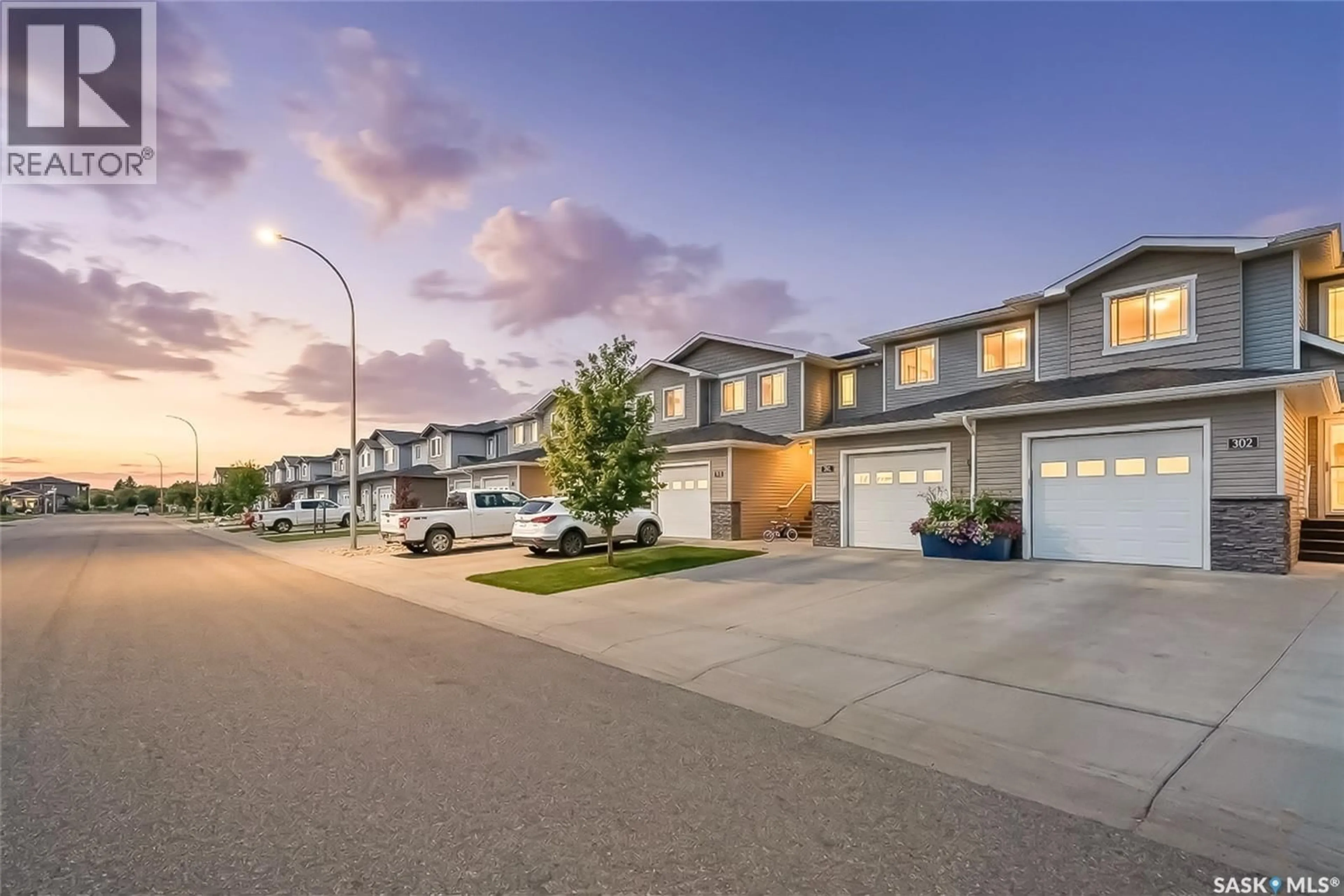 Home with vinyl exterior material, street for 940 - 304 BRADLEY STREET, Moose Jaw Saskatchewan S6J3M4