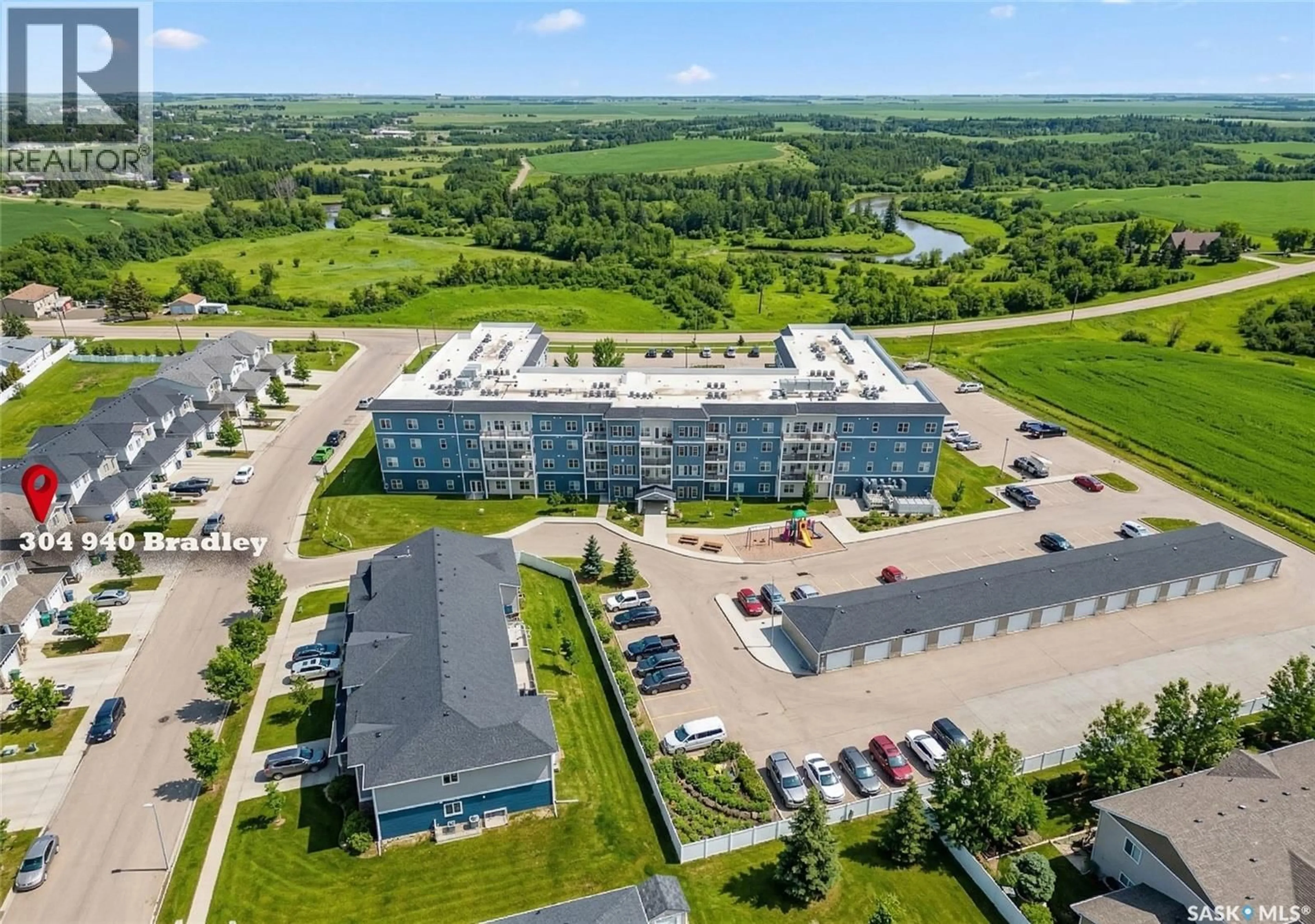 A pic from outside/outdoor area/front of a property/back of a property/a pic from drone, building for 940 - 304 BRADLEY STREET, Moose Jaw Saskatchewan S6J3M4