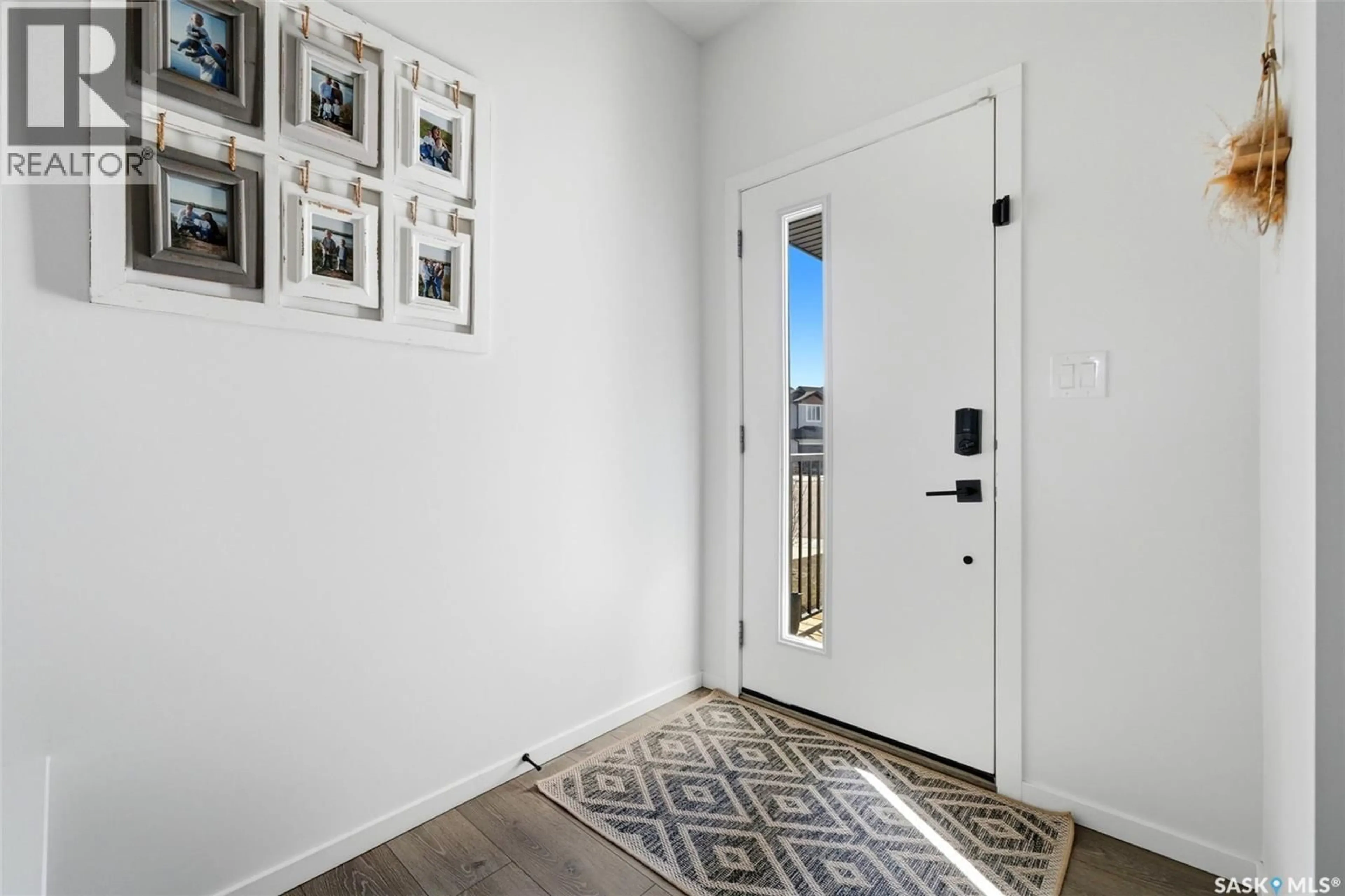 Indoor entryway for 3029 BELLEGARDE CRESCENT, Regina Saskatchewan S4V3W3