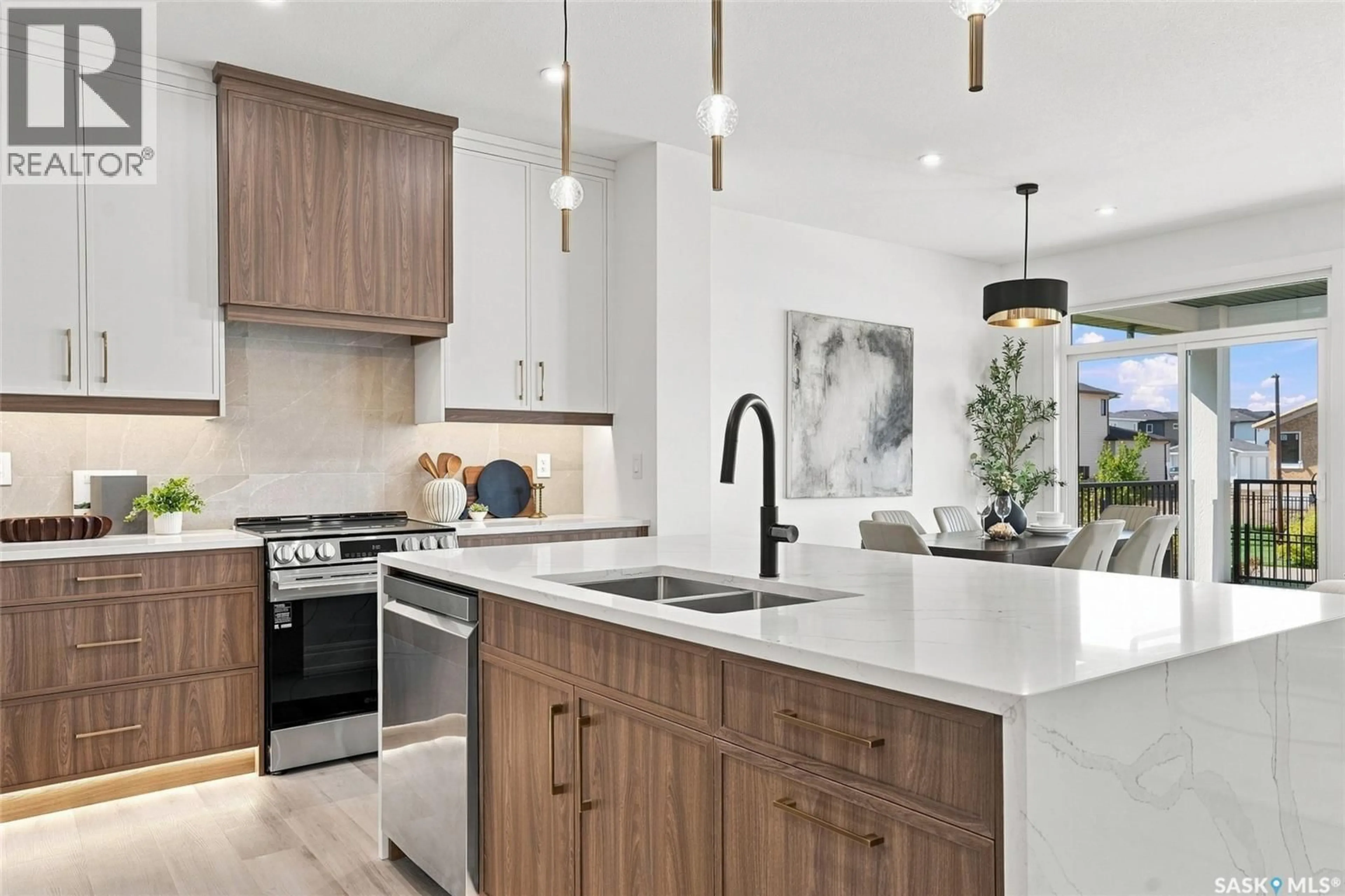Contemporary kitchen, ceramic/tile floor for 102 COCKCROFT MANOR, Saskatoon Saskatchewan S7V1Y5