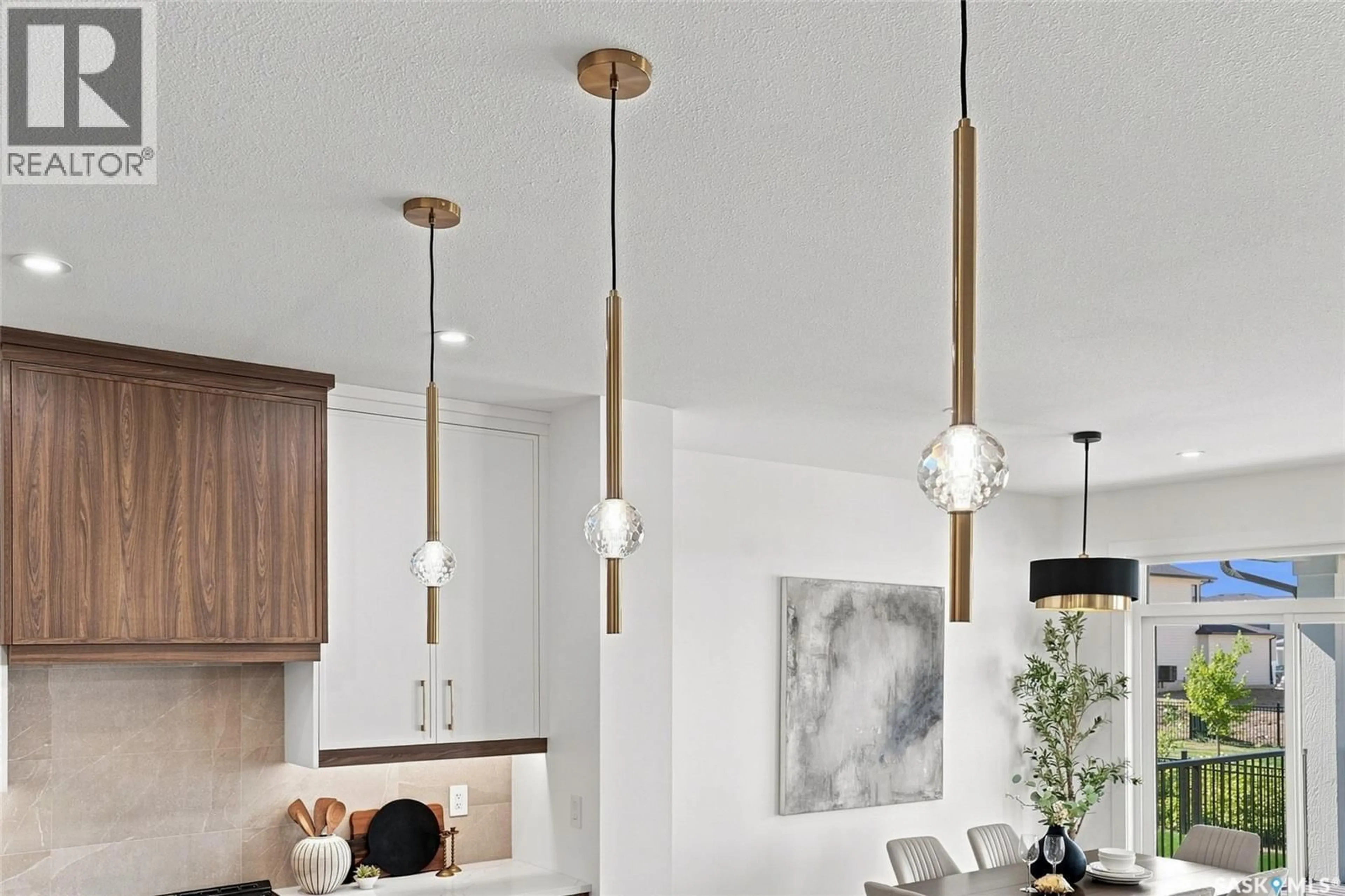Contemporary kitchen, wood/laminate floor for 102 COCKCROFT MANOR, Saskatoon Saskatchewan S7V1Y5