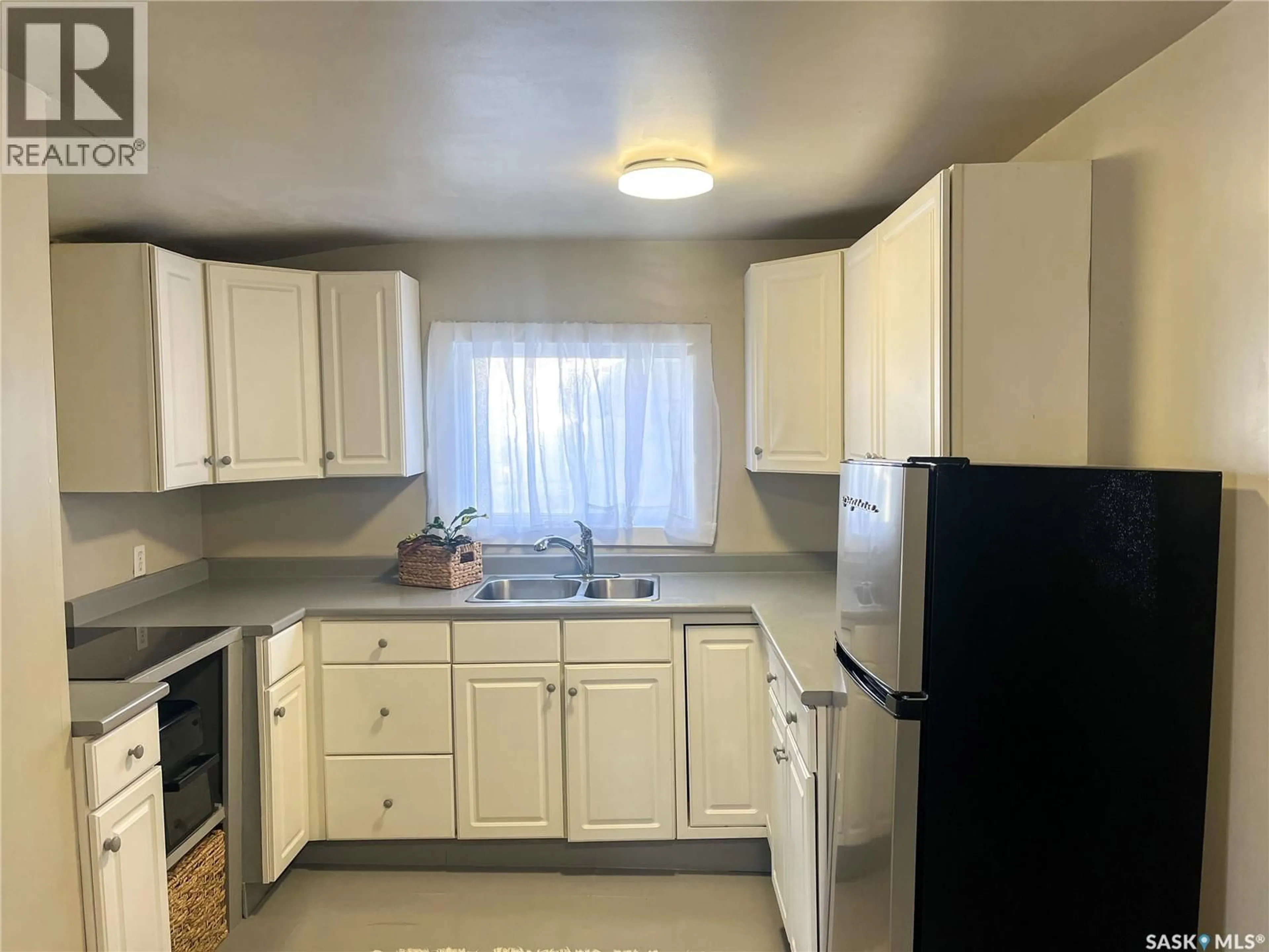 Standard kitchen, unknown for 2234 WINNIPEG STREET, Regina Saskatchewan S4P1H1