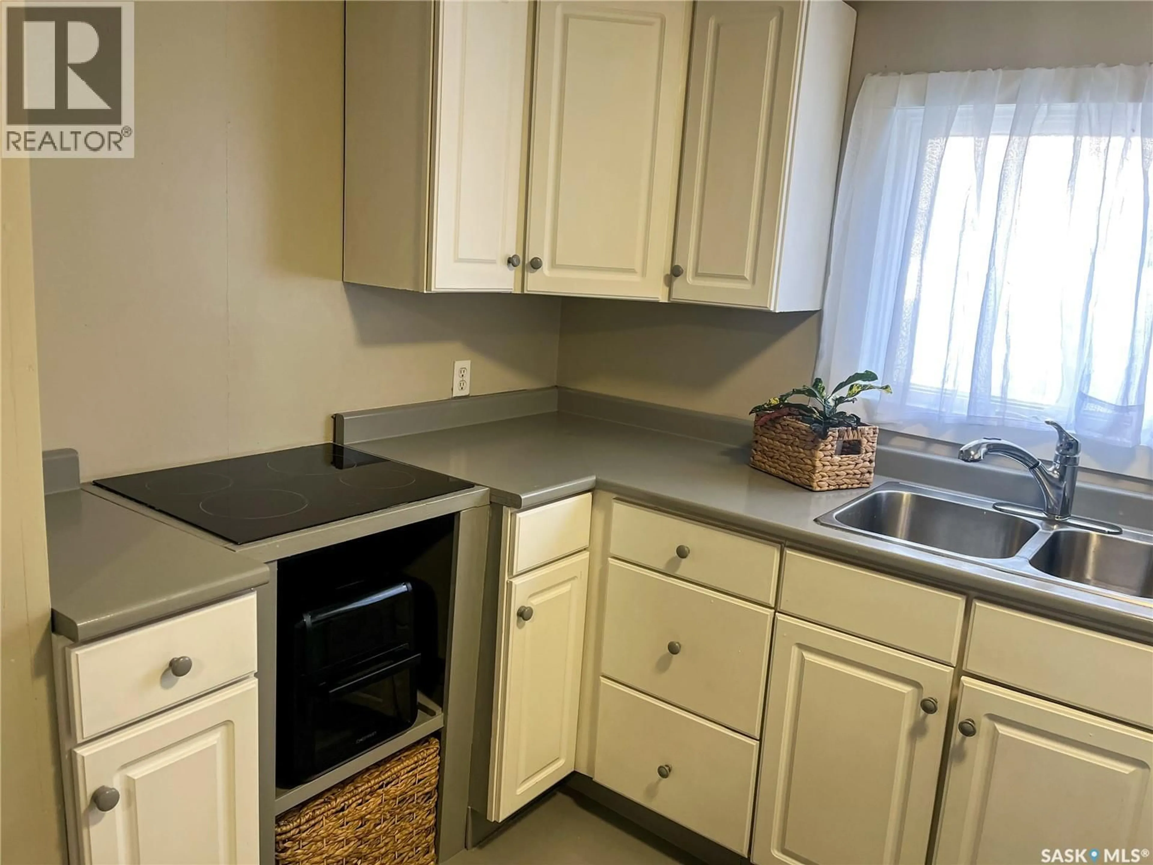Standard kitchen, ceramic/tile floor for 2234 WINNIPEG STREET, Regina Saskatchewan S4P1H1