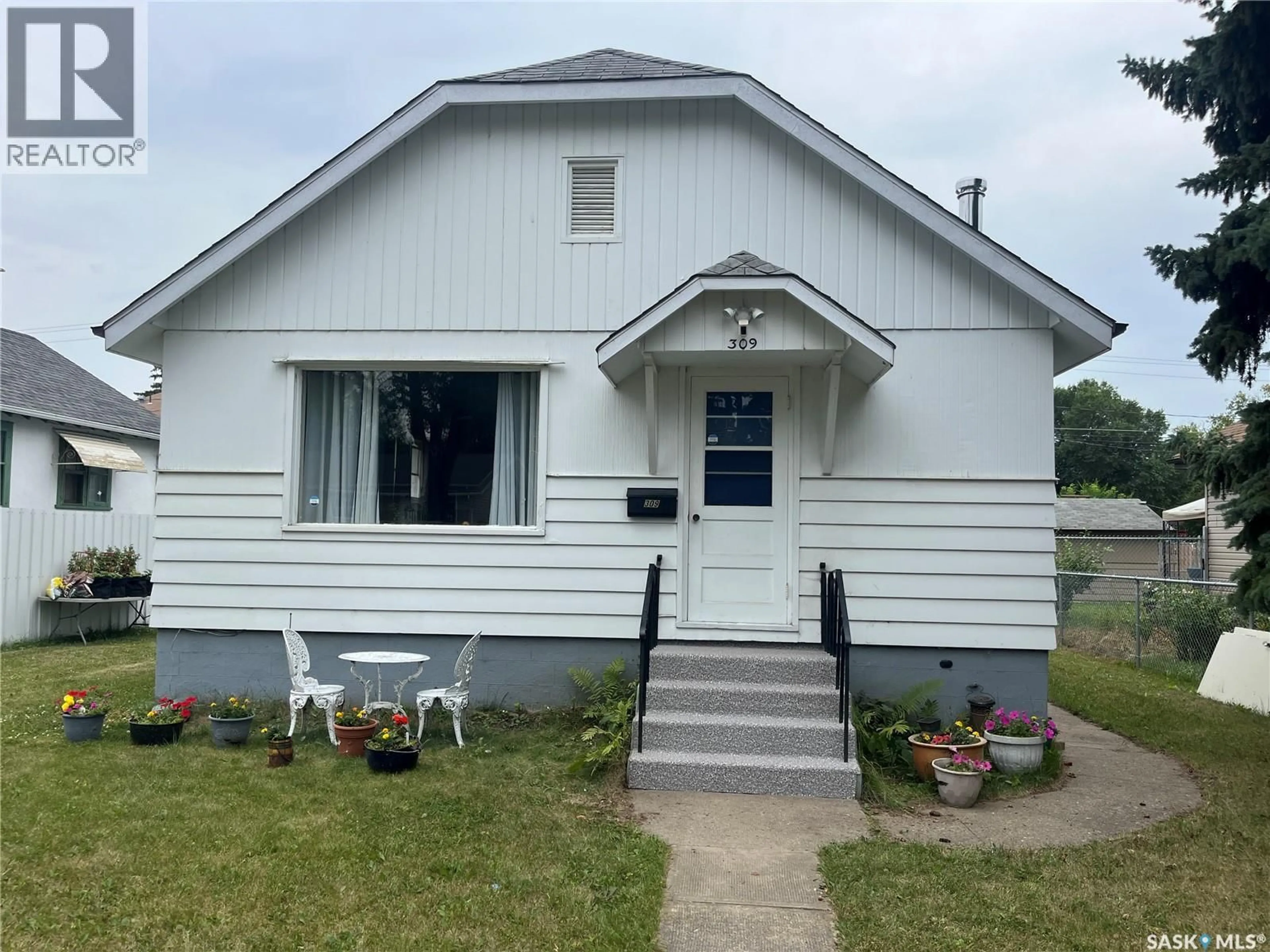 Home with vinyl exterior material, unknown for 309 10TH STREET, Prince Albert Saskatchewan S6V0Z3