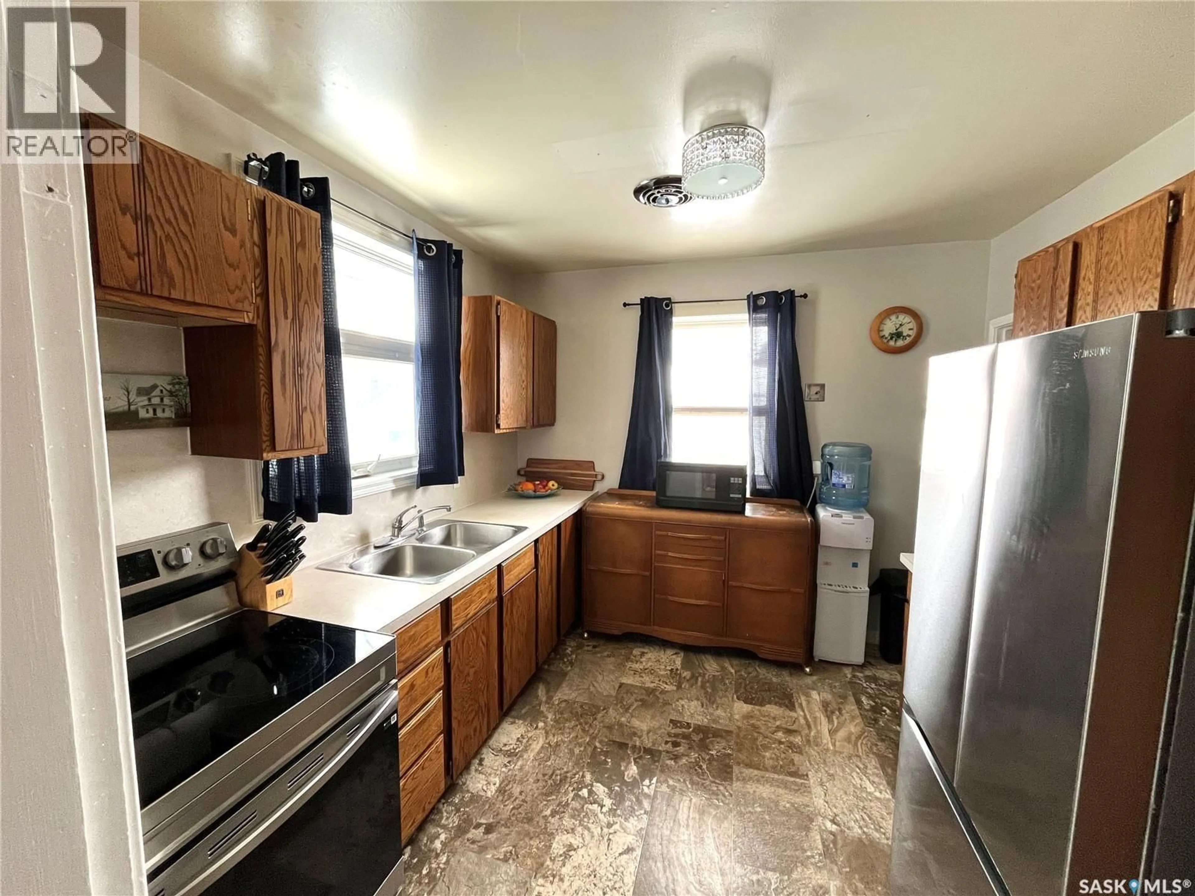 Standard kitchen, ceramic/tile floor for 309 10TH STREET, Prince Albert Saskatchewan S6V0Z3