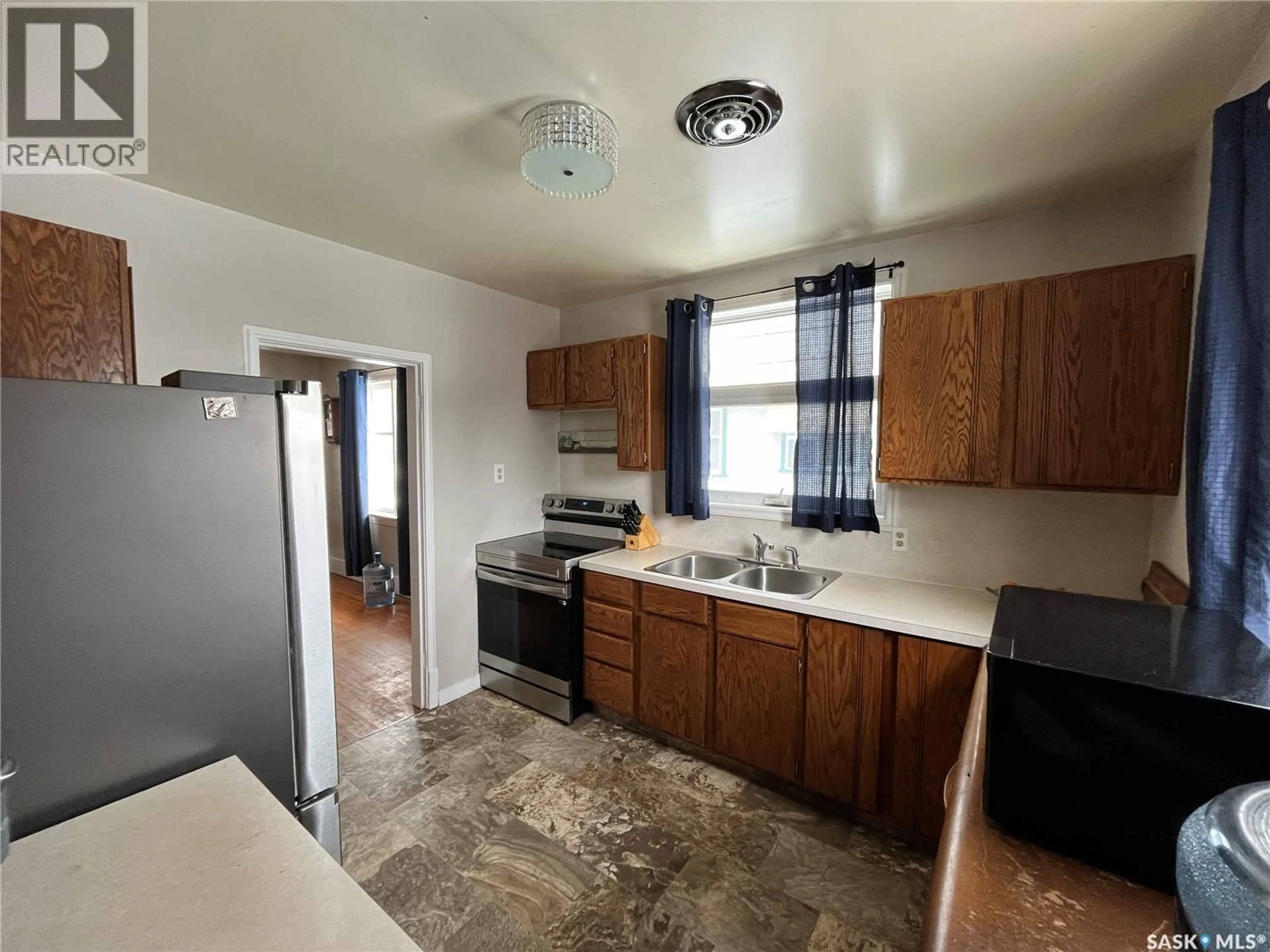 Standard kitchen, unknown for 309 10TH STREET, Prince Albert Saskatchewan S6V0Z3