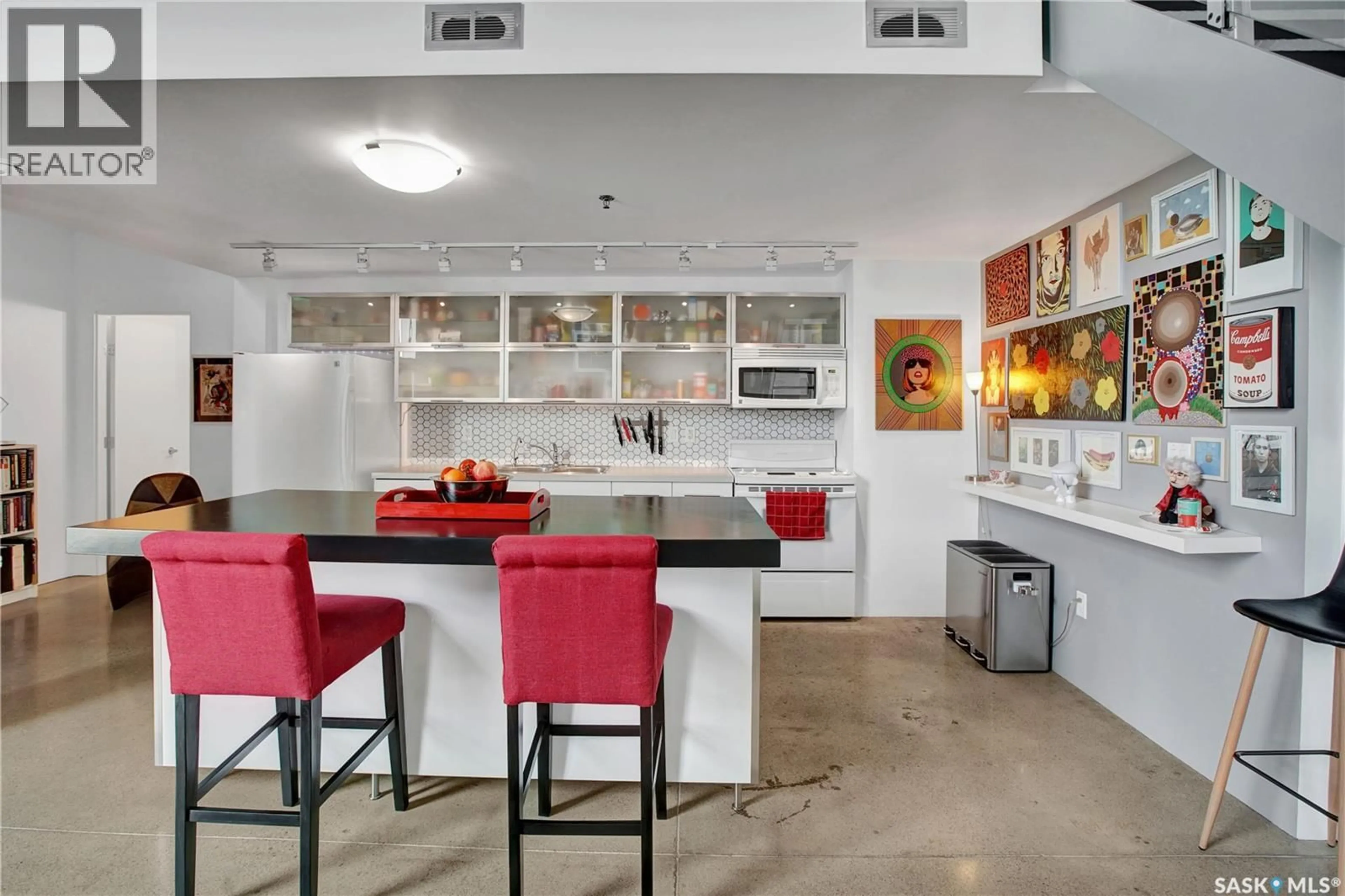 Open concept kitchen, unknown for E - 528 120 23RD STREET, Saskatoon Saskatchewan S7K0K8