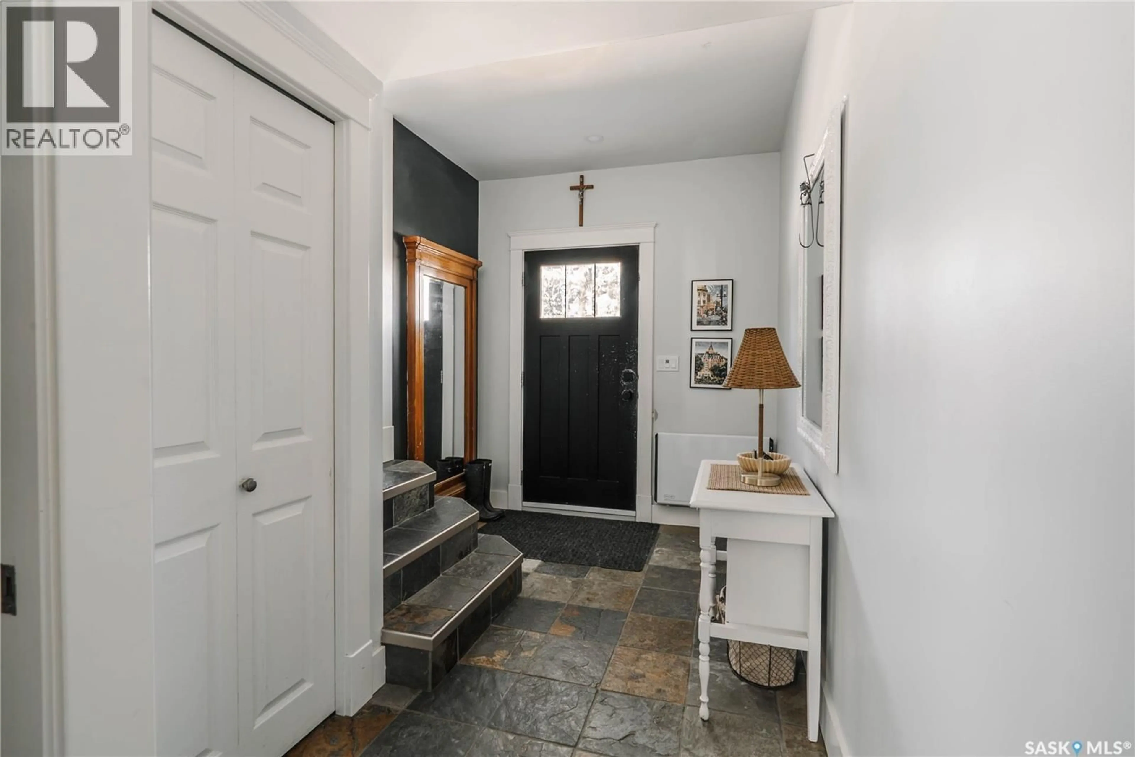 Indoor entryway for 3119 ORTONA STREET, Saskatoon Saskatchewan S7M3R3