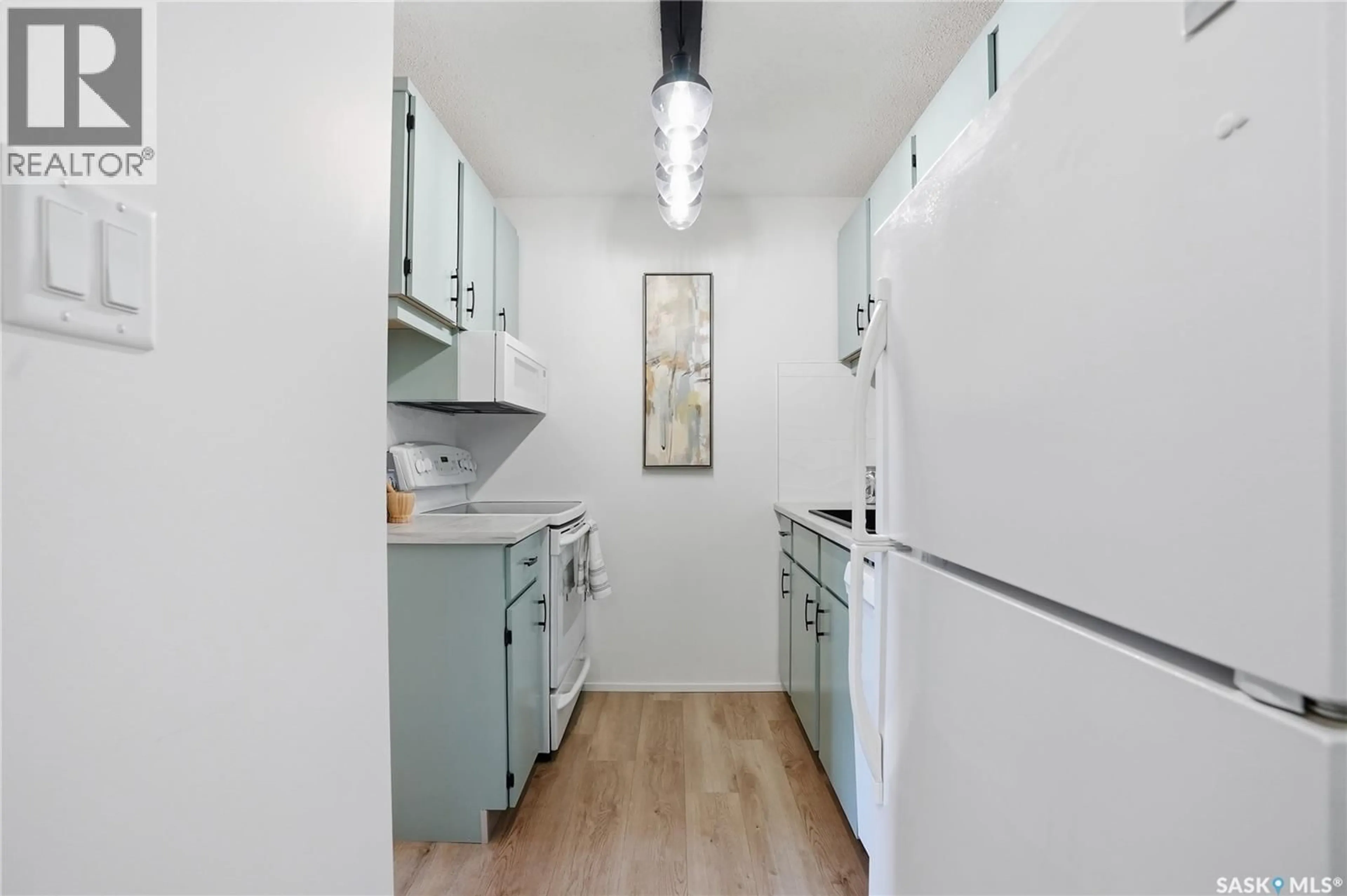 Standard kitchen, unknown for 1124 425 115TH STREET, Saskatoon Saskatchewan S7N2E5