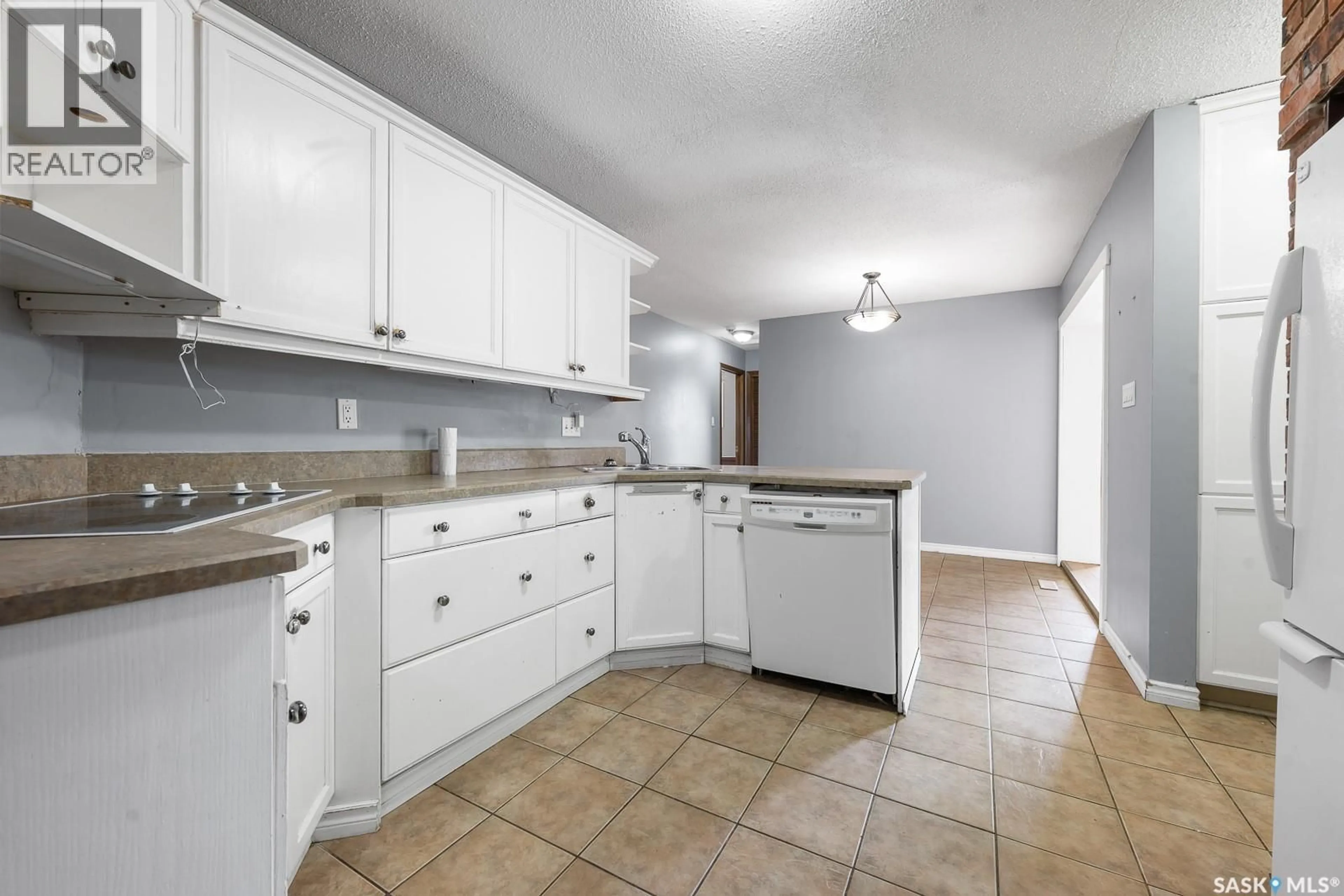 Standard kitchen, ceramic/tile floor for 55 ROTHWELL CRESCENT, Regina Saskatchewan S4N1R5