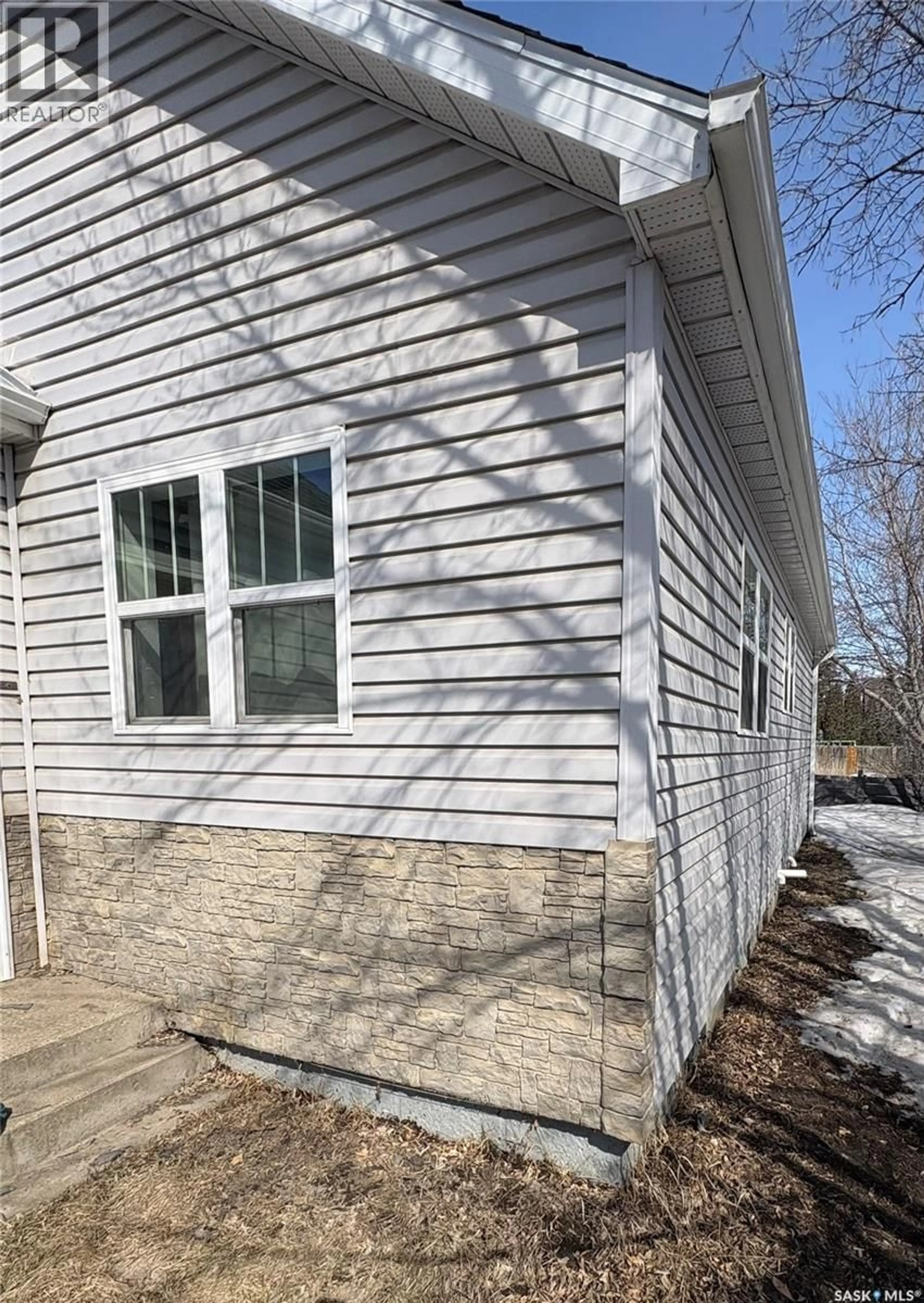 Home with vinyl exterior material, street for 193 BROADWAY STREET, Yorkton Saskatchewan S3N0M8