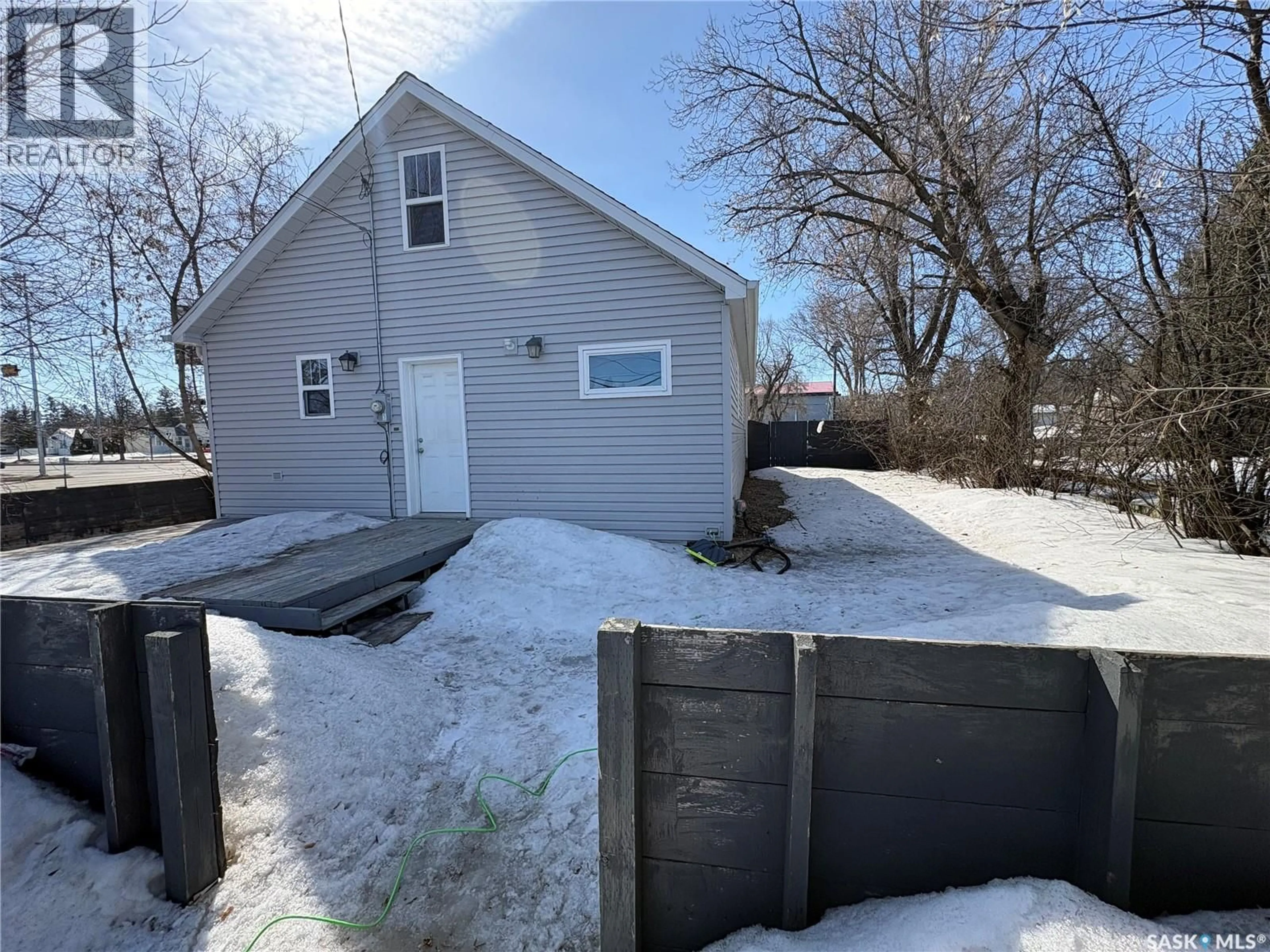 A pic from outside/outdoor area/front of a property/back of a property/a pic from drone, street for 193 BROADWAY STREET, Yorkton Saskatchewan S3N0M8