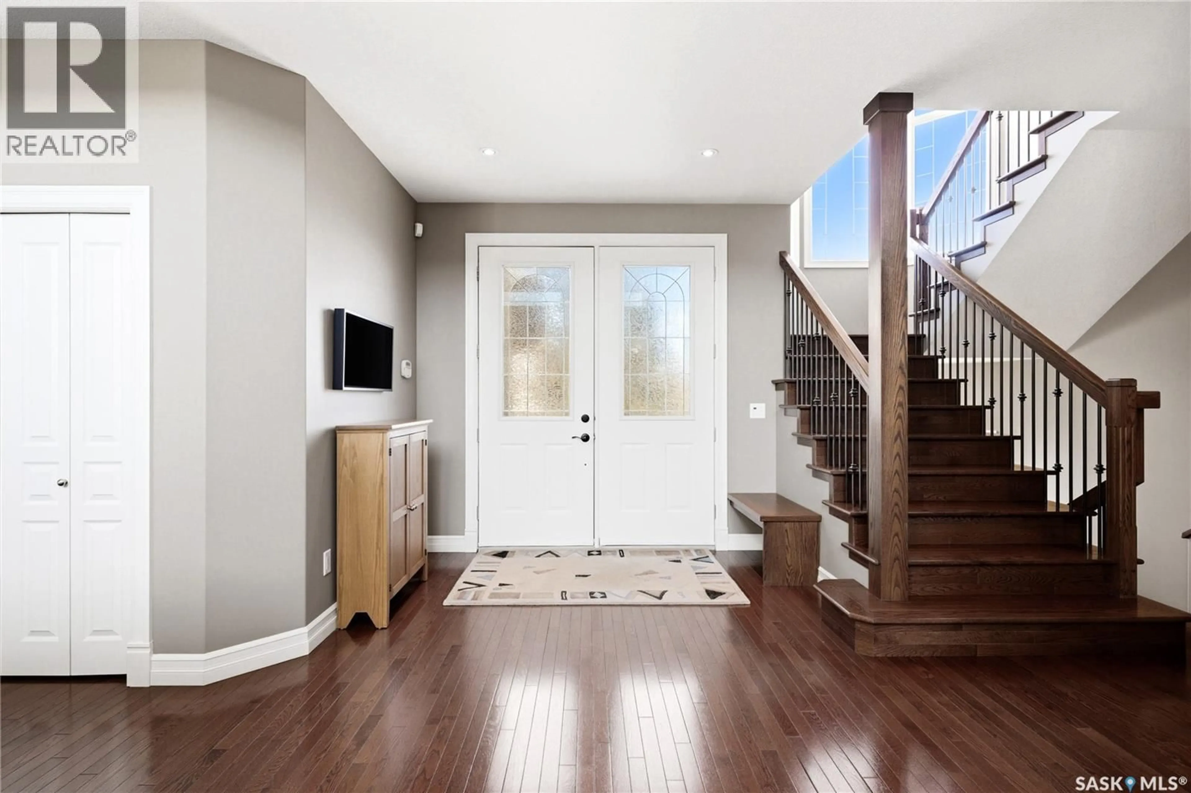 Indoor entryway for 1514 LAKERIDGE DRIVE, Regina Saskatchewan S4X4L5