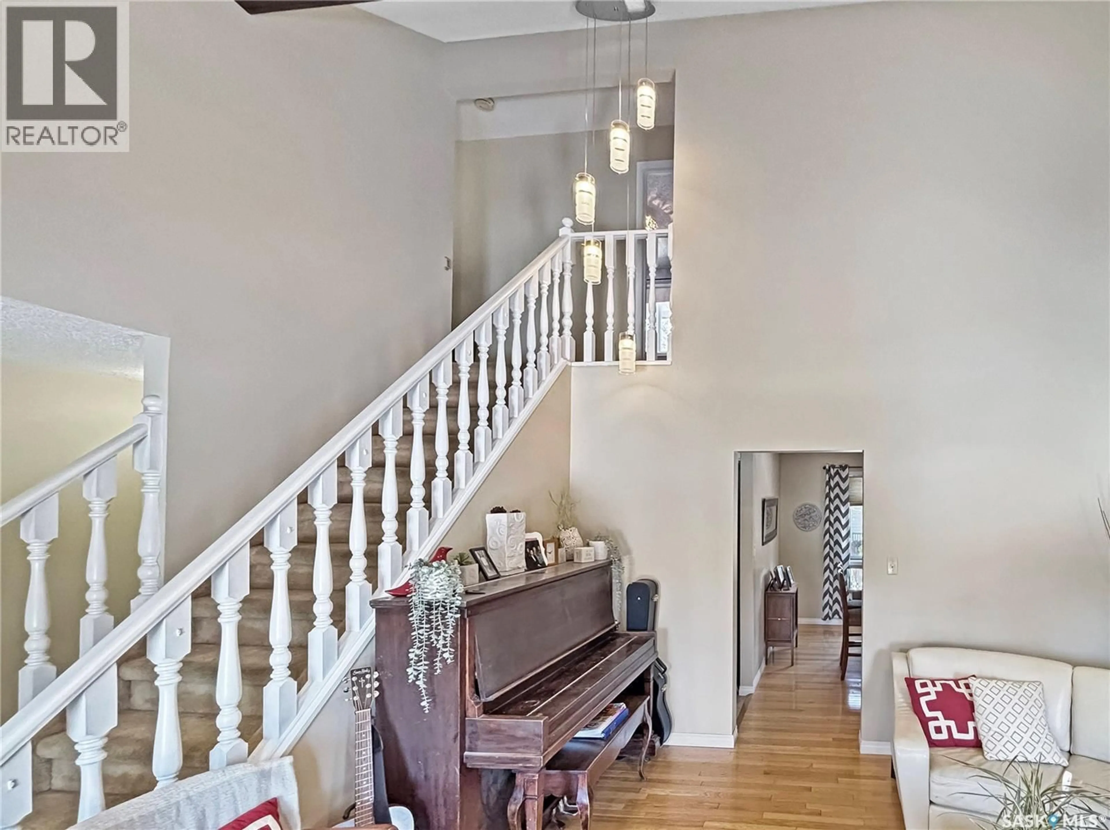 Indoor foyer for 302 NOKOMIS PLACE, Saskatoon Saskatchewan S7K5E2