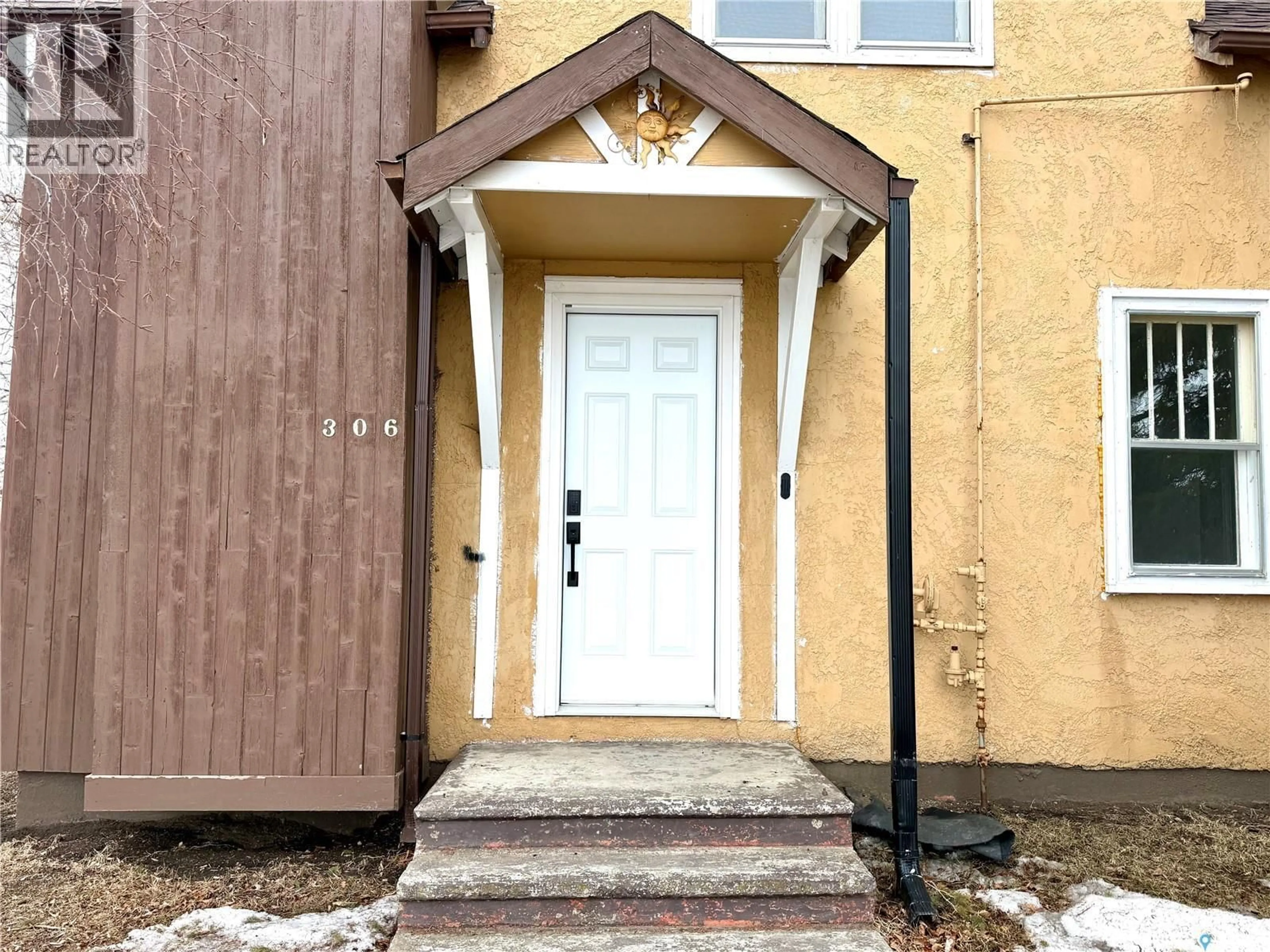 Indoor entryway for 306 GLADSTONE AVENUE, Yorkton Saskatchewan S3N3W3