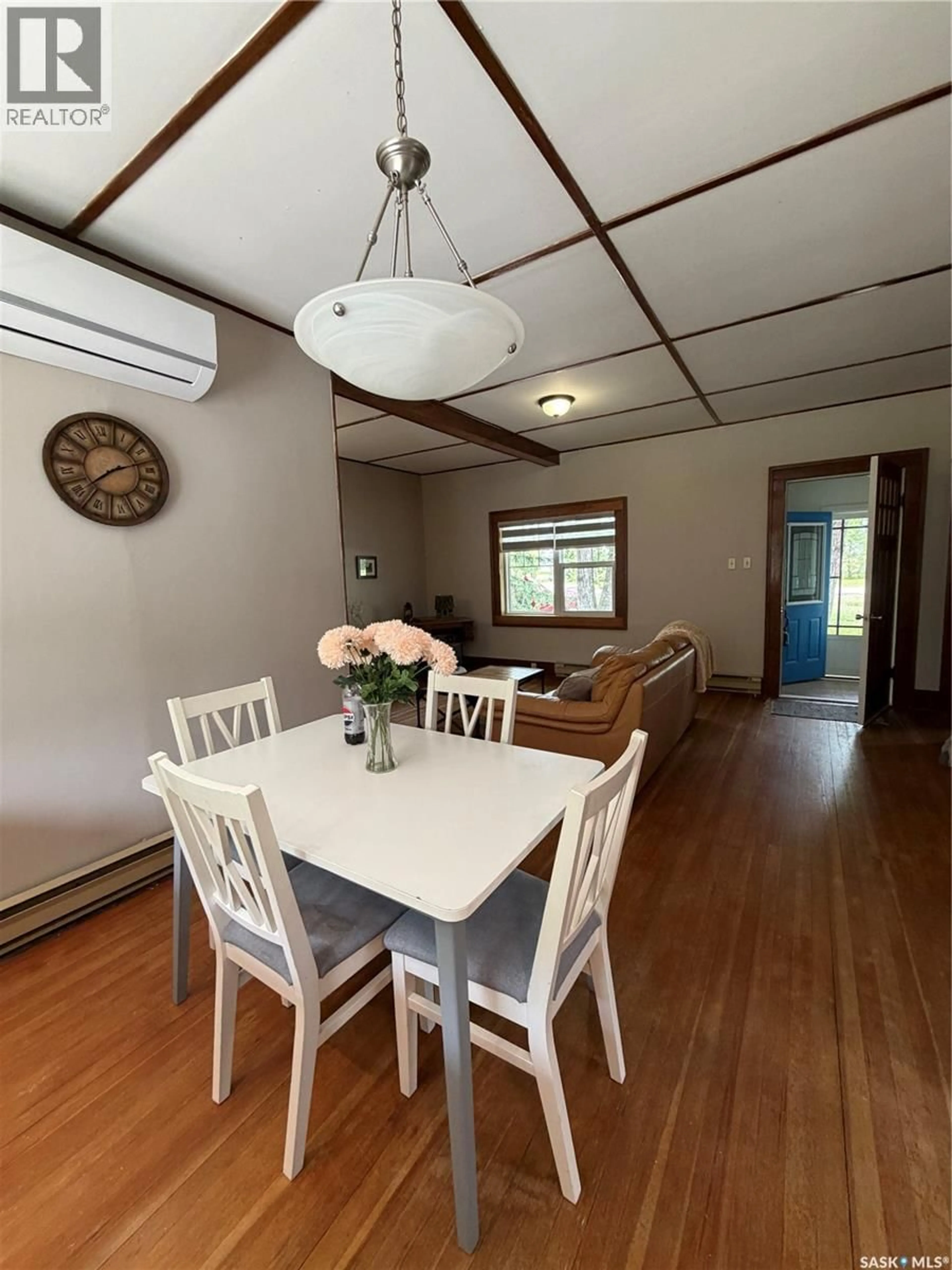 Dining room, wood/laminate floor for 107 MISTUSINNE STREET, Mistusinne Saskatchewan S0H1J0
