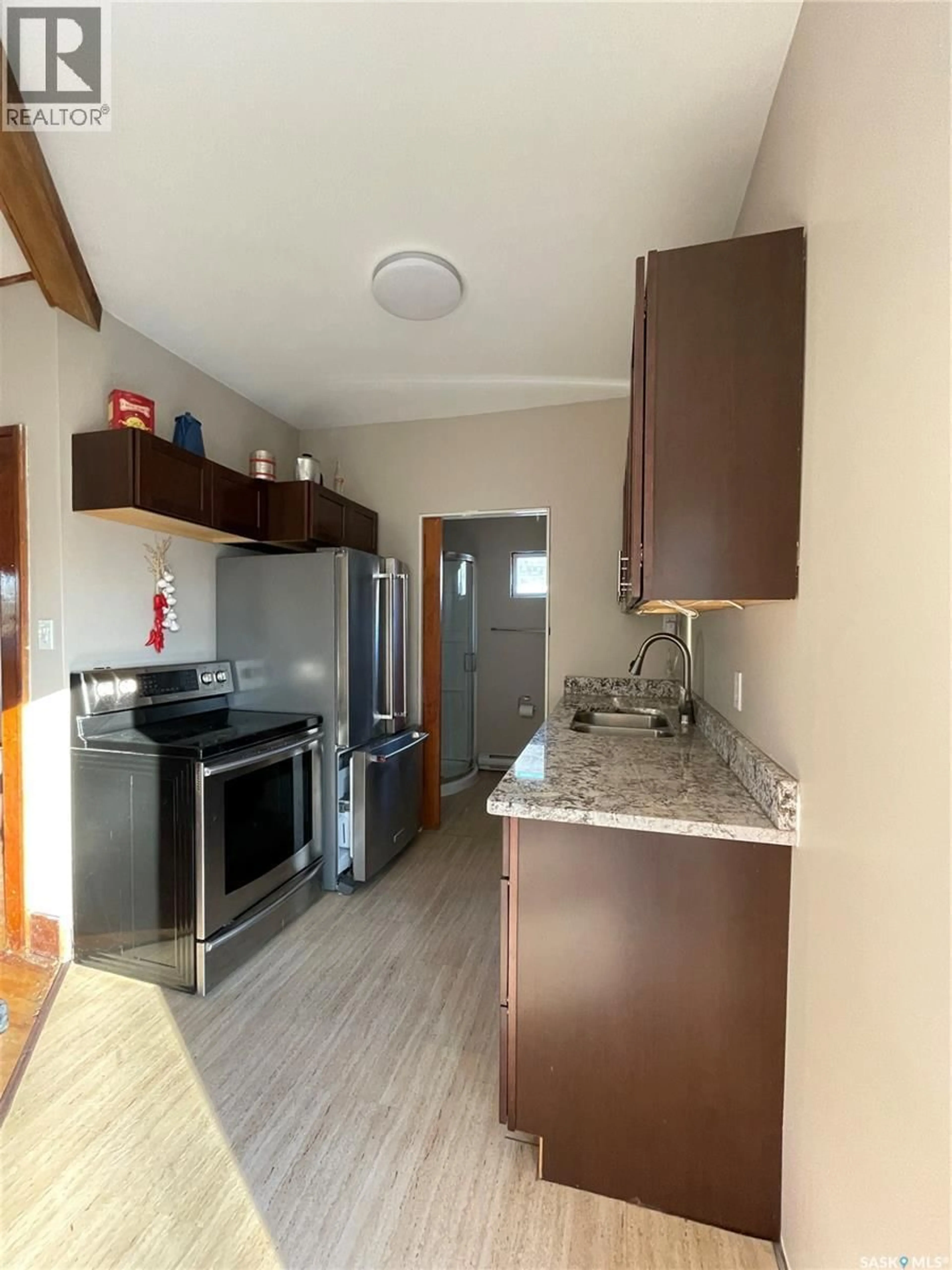 Standard kitchen, unknown for 107 MISTUSINNE STREET, Mistusinne Saskatchewan S0H1J0