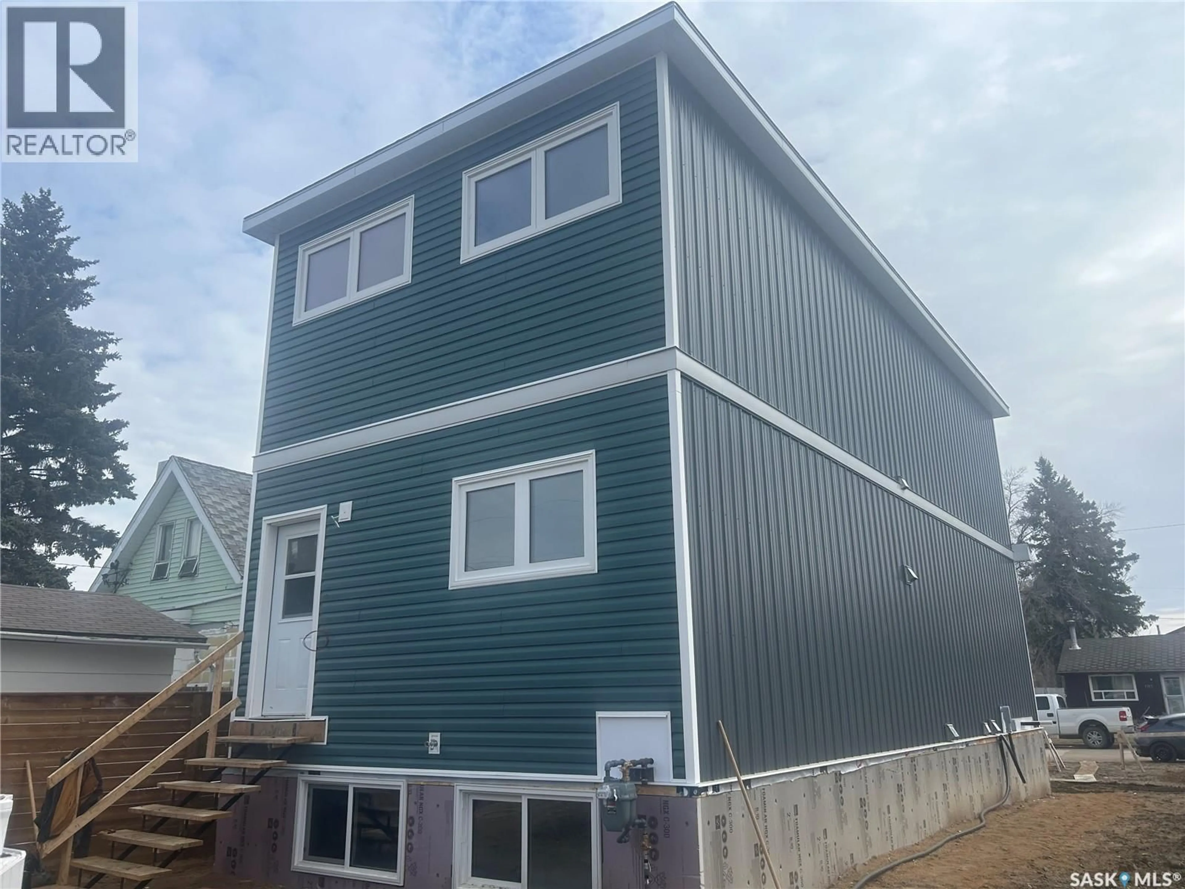 Home with vinyl exterior material, building for 1314 CONNAUGHT AVENUE, Moose Jaw Saskatchewan S6H4B8