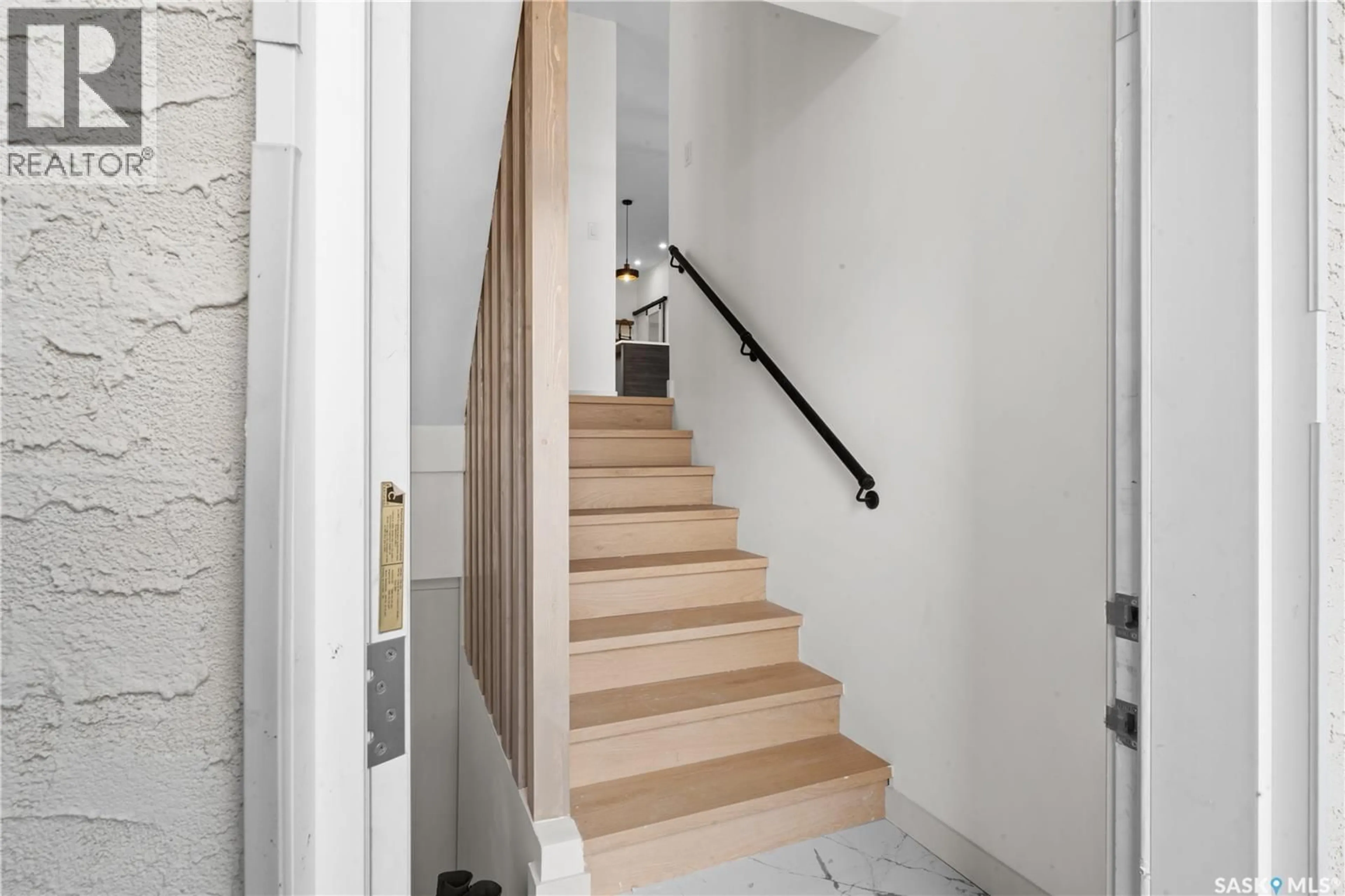 Stairs for 426 EMPRESS STREET, Saskatoon Saskatchewan S7K0Y1
