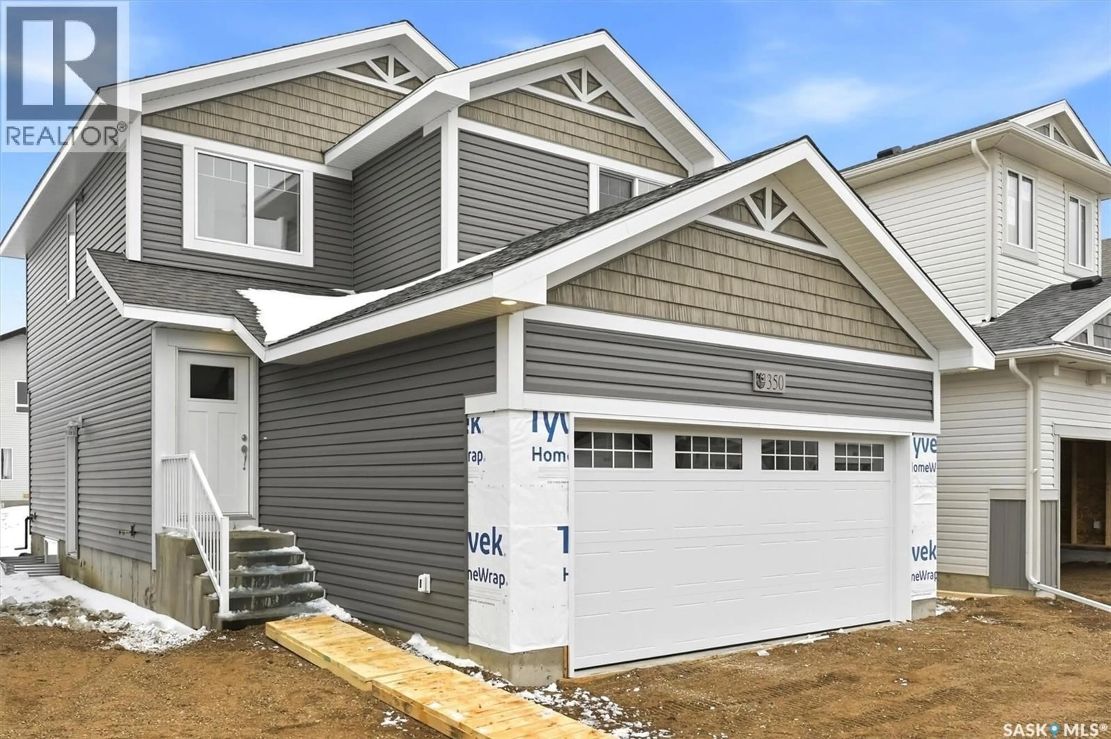 Home with vinyl exterior material, street for 262 KOSTIUK CRESCENT, Saskatoon Saskatchewan S7V2A3