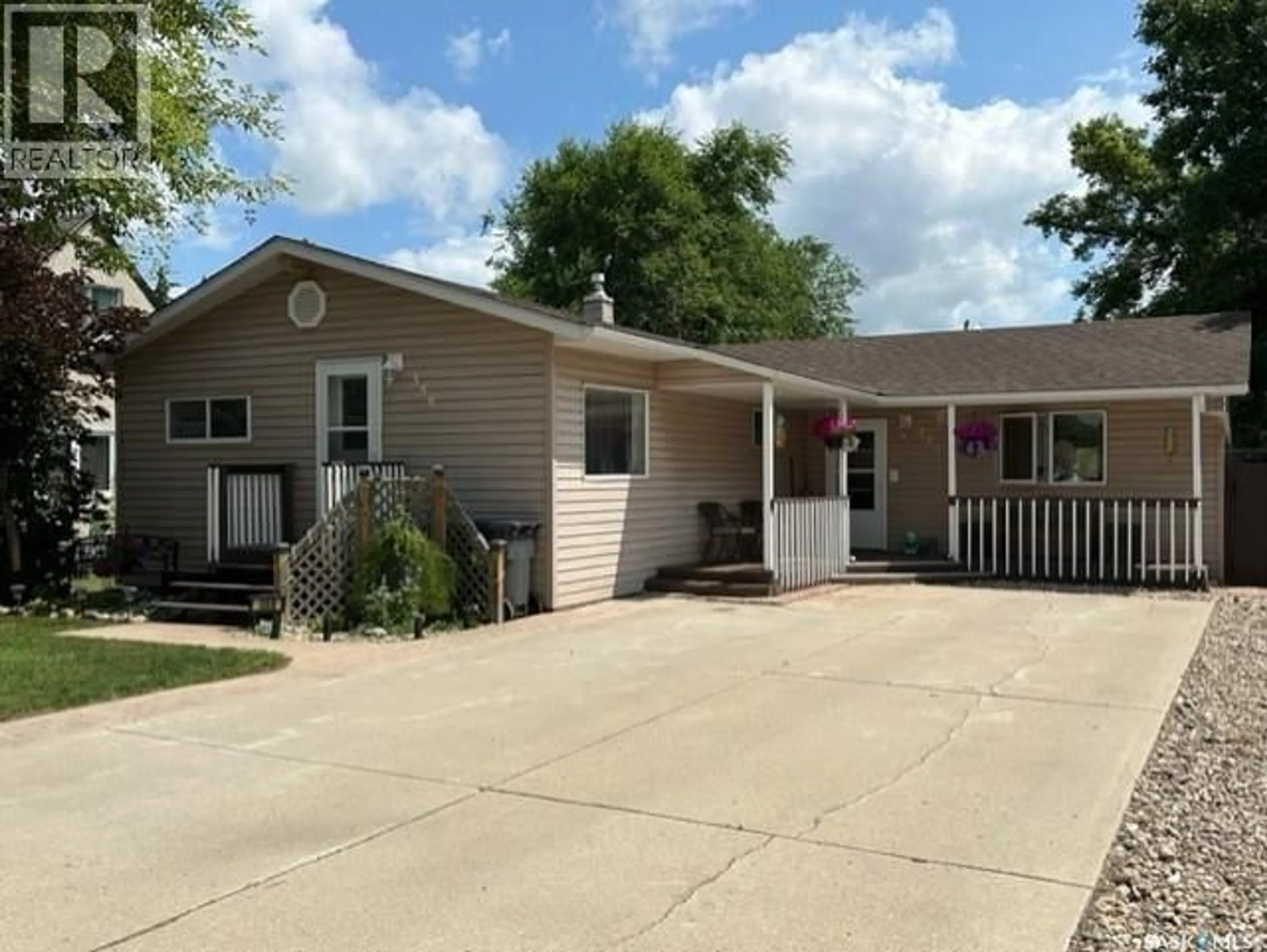 Home with vinyl exterior material, street for 358 PRINCE EDWARD STREET, Melville Saskatchewan S0A2P0