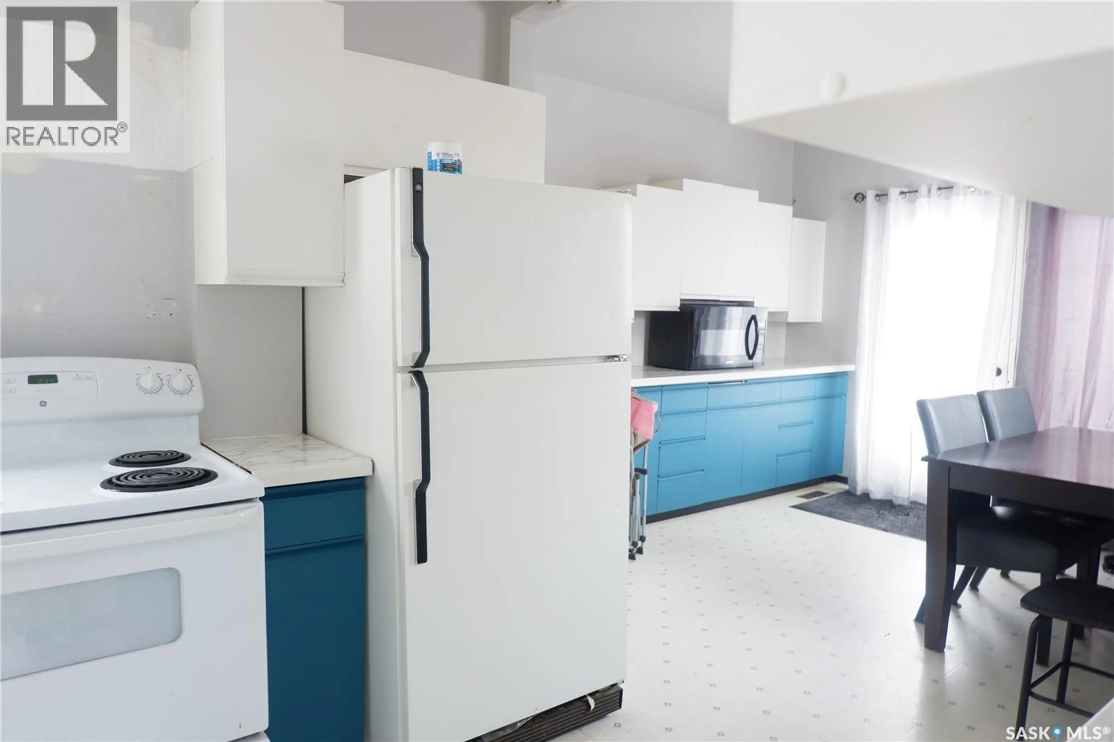 Standard kitchen, unknown for 405 4TH AVENUE, Assiniboia Saskatchewan S0H0B0