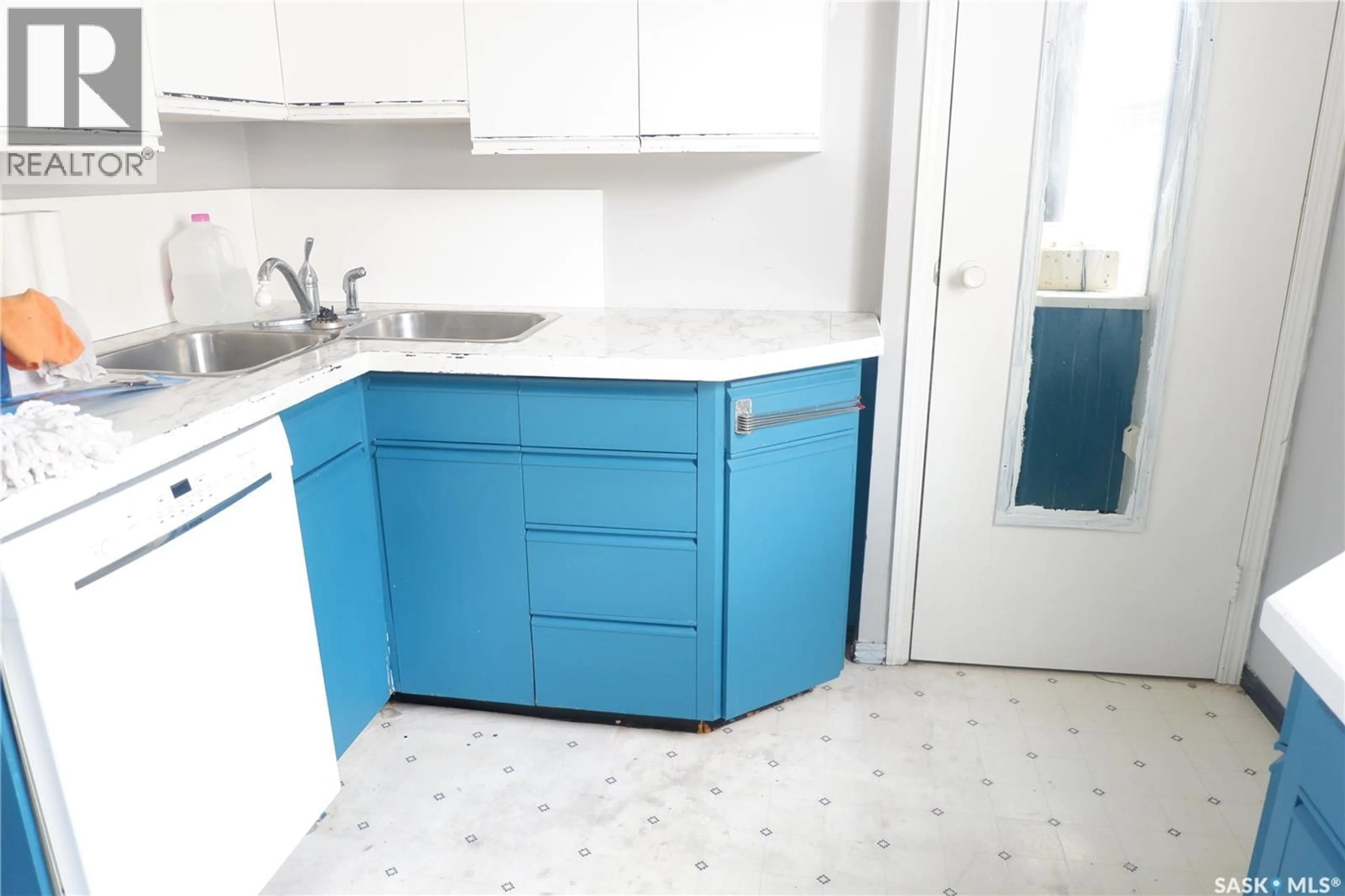 Standard kitchen, unknown for 405 4TH AVENUE, Assiniboia Saskatchewan S0H0B0