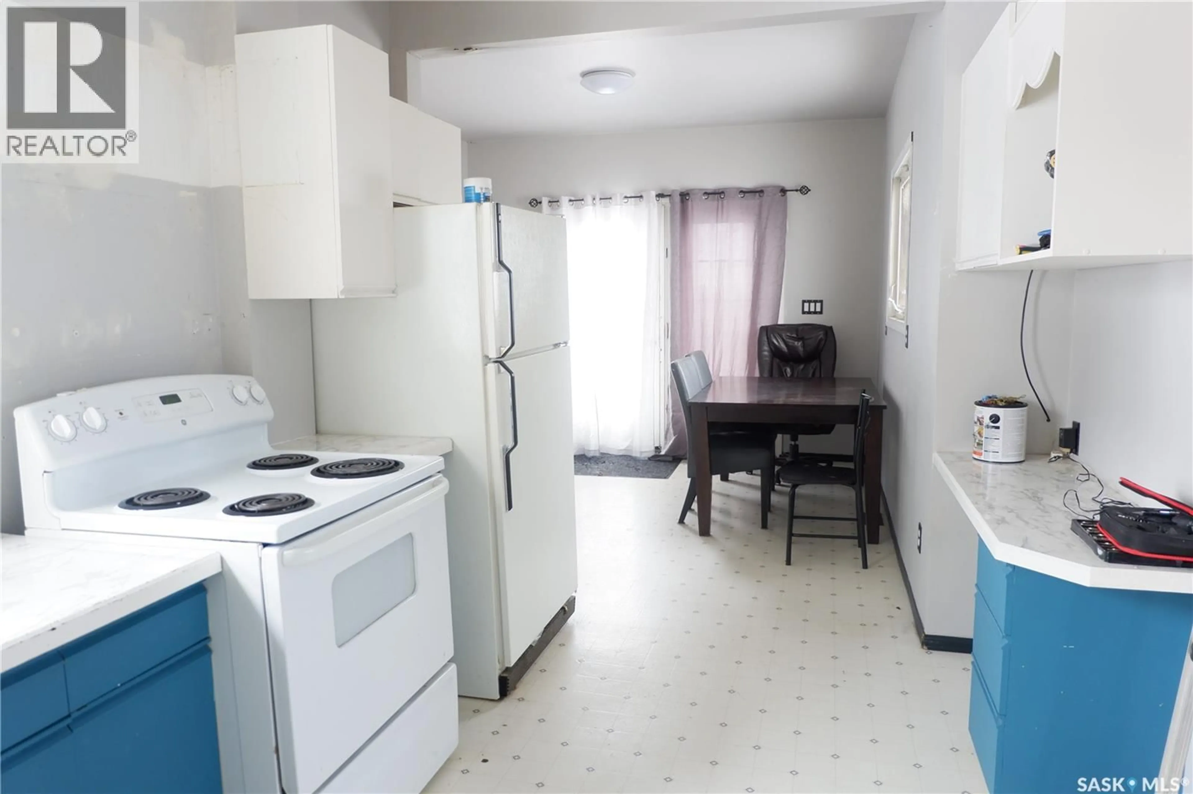 Standard kitchen, unknown for 405 4TH AVENUE, Assiniboia Saskatchewan S0H0B0