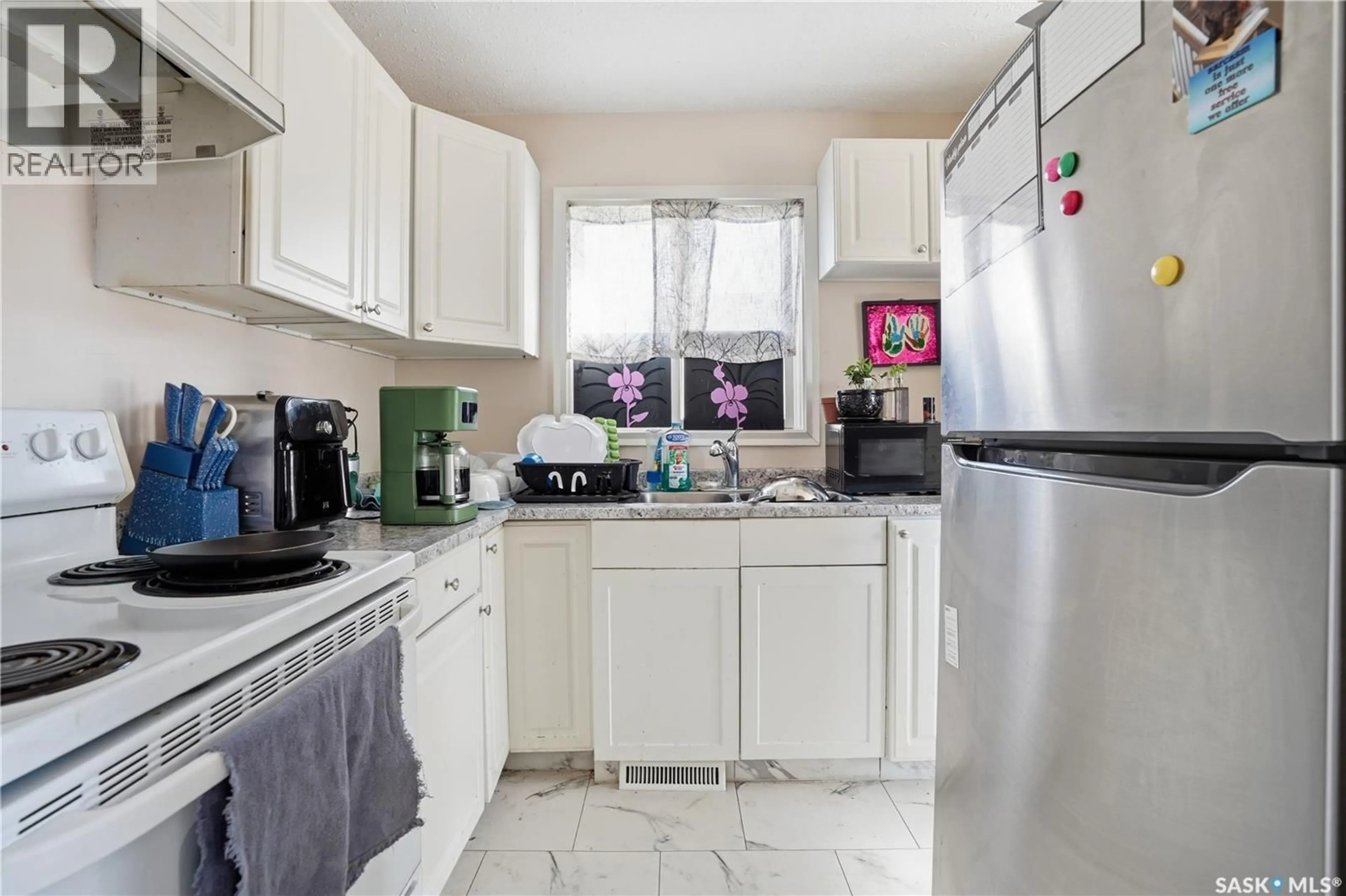 Standard kitchen, unknown for 2123 REYNOLDS STREET, Regina Saskatchewan S4N3N2