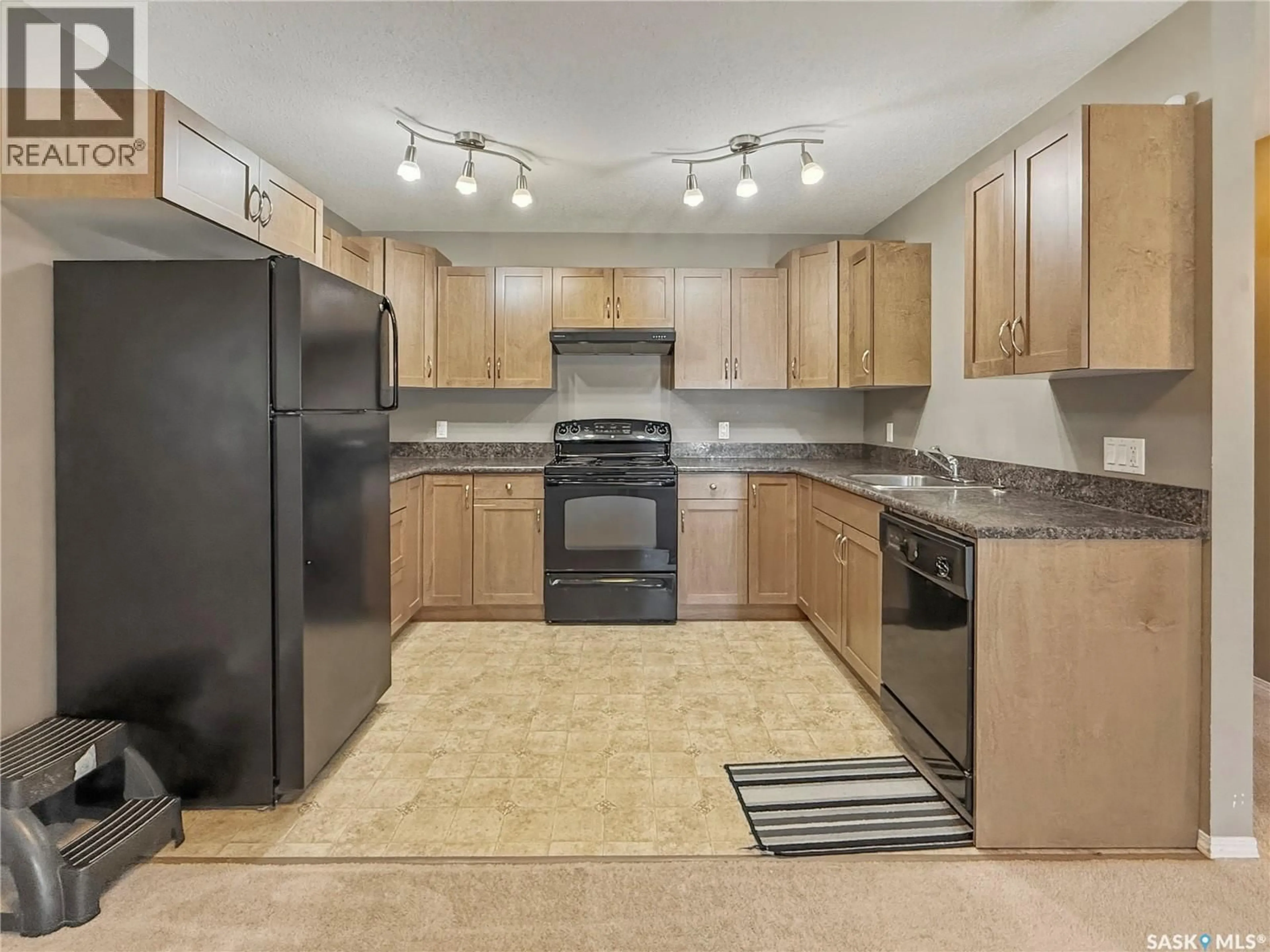 Standard kitchen, unknown for 113 825 GLADSTONE STREET E, Swift Current Saskatchewan S9H5P1