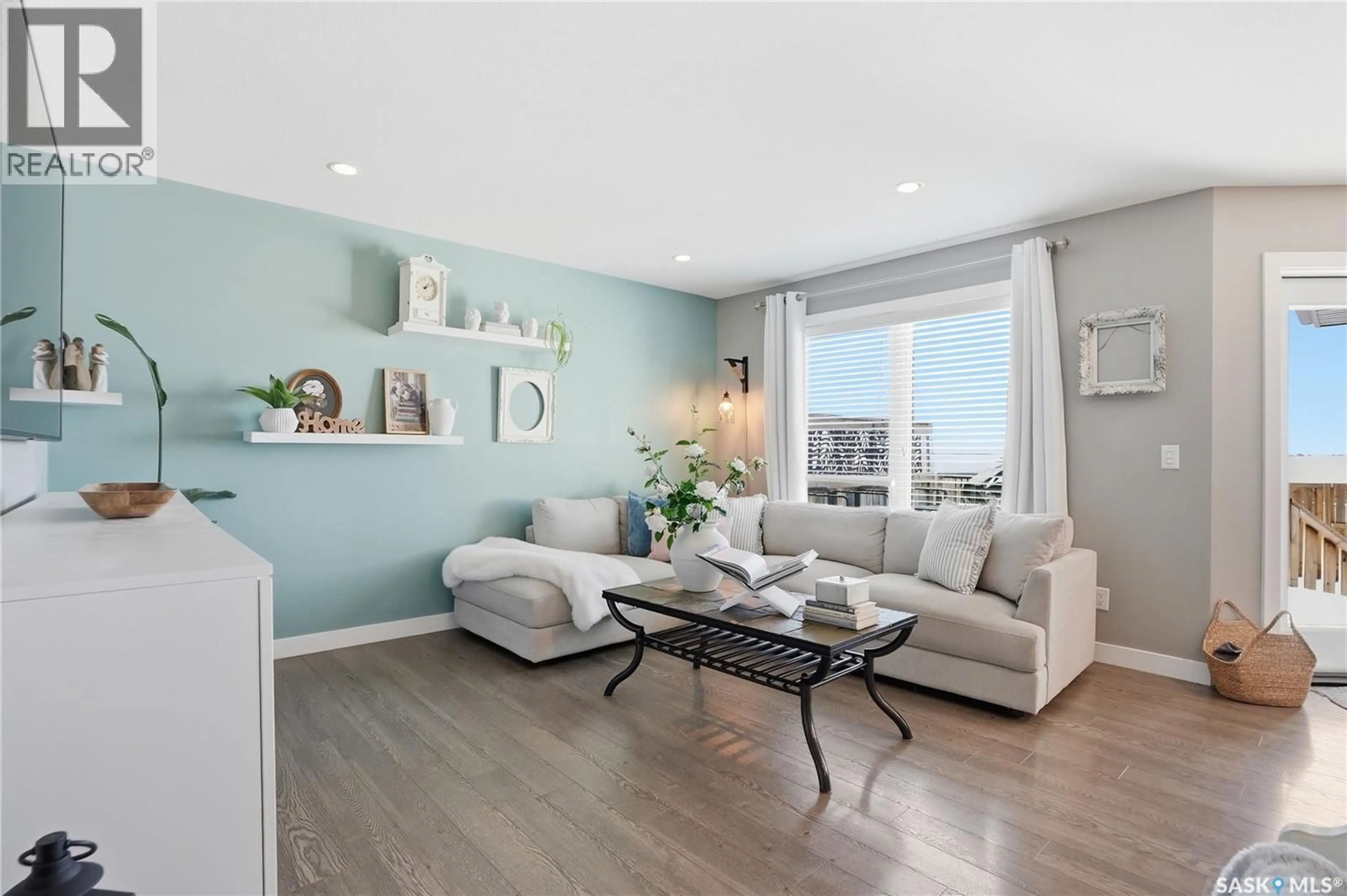 Living room with furniture, unknown for 527 MAPLE CRESCENT, Warman Saskatchewan S0K4S2