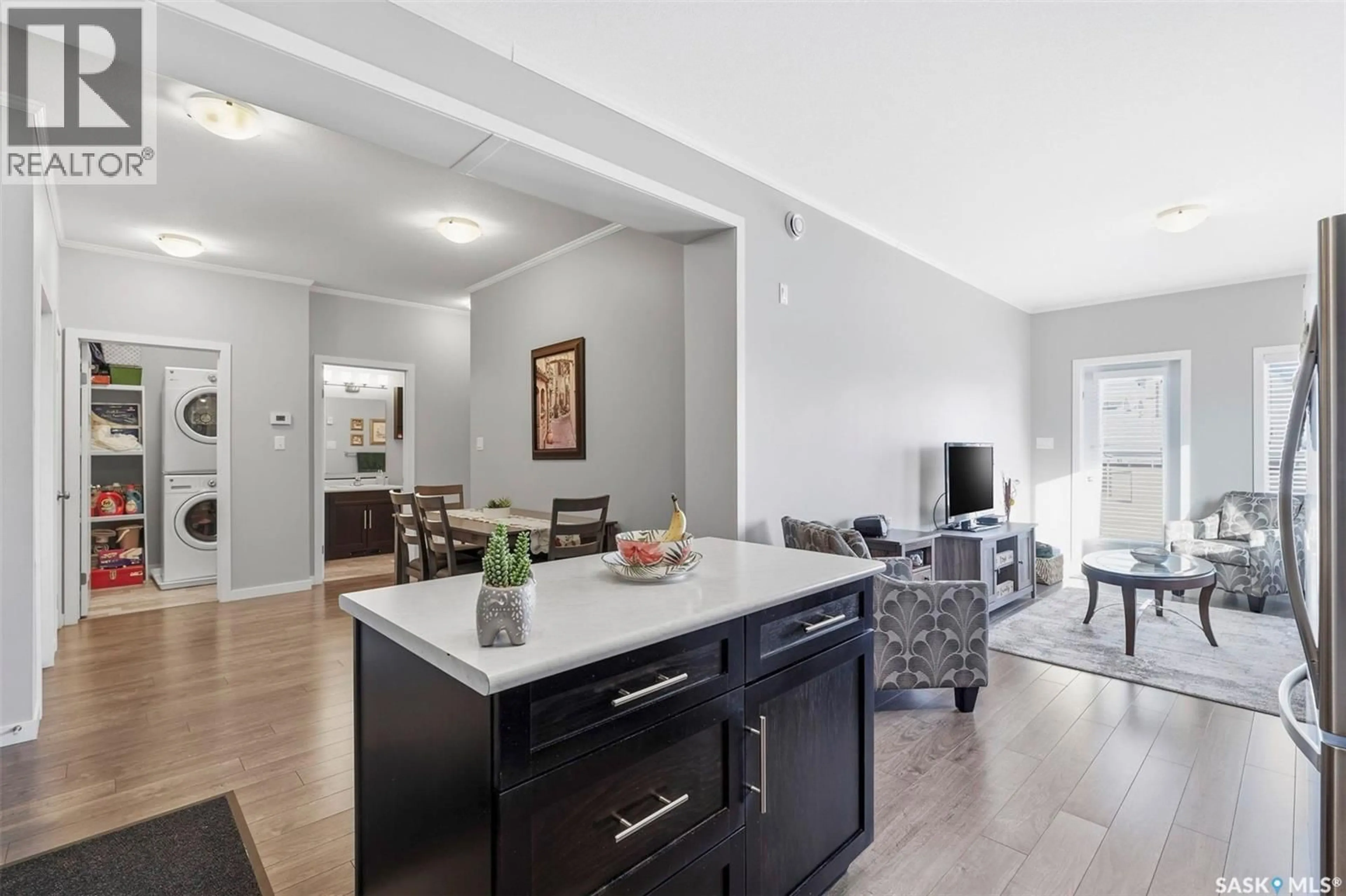 Open concept kitchen, unknown for 113 545 HASSARD CLOSE, Saskatoon Saskatchewan S7L6V3