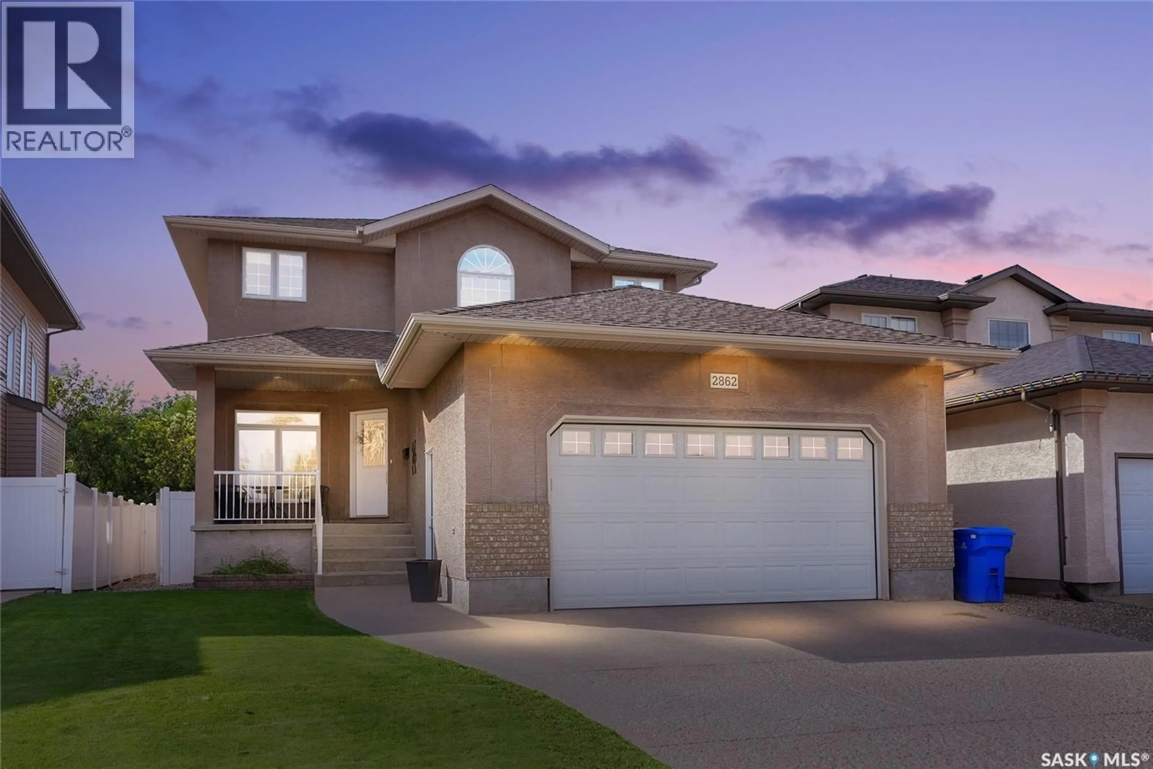 Home with vinyl exterior material, street for 2862 SUNNINGHILL CRESCENT, Regina Saskatchewan S4V0N2