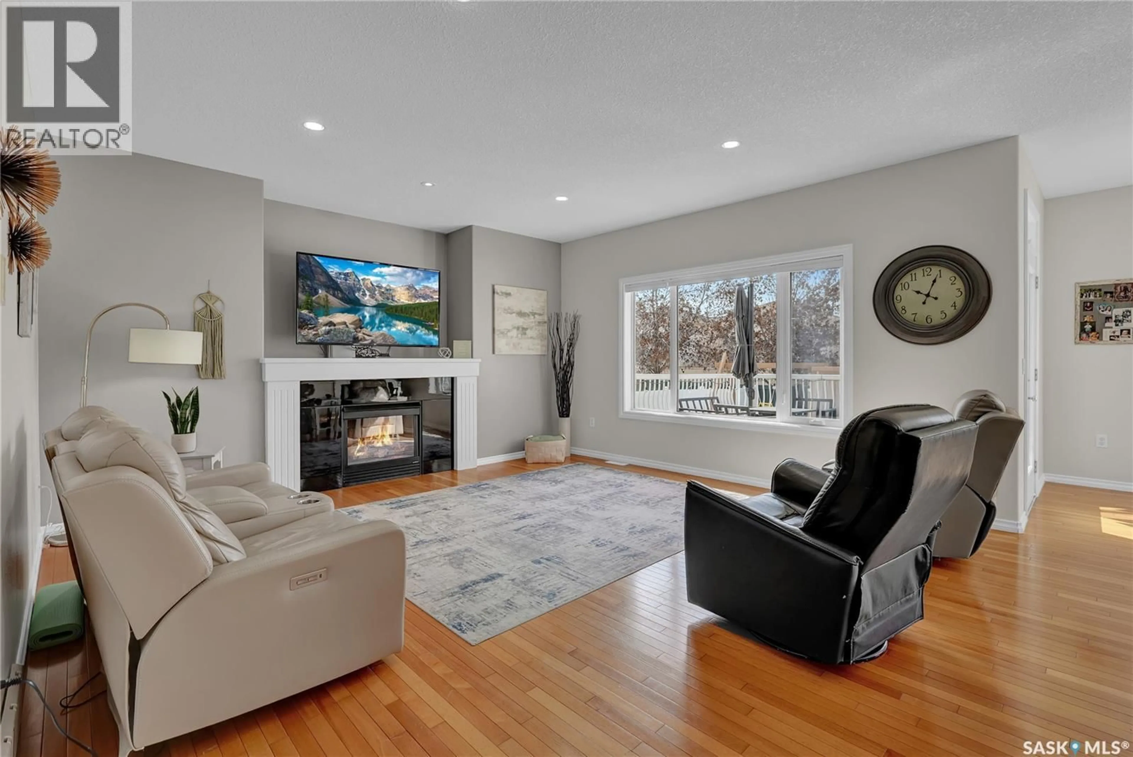 Living room with furniture, unknown for 2862 SUNNINGHILL CRESCENT, Regina Saskatchewan S4V0N2