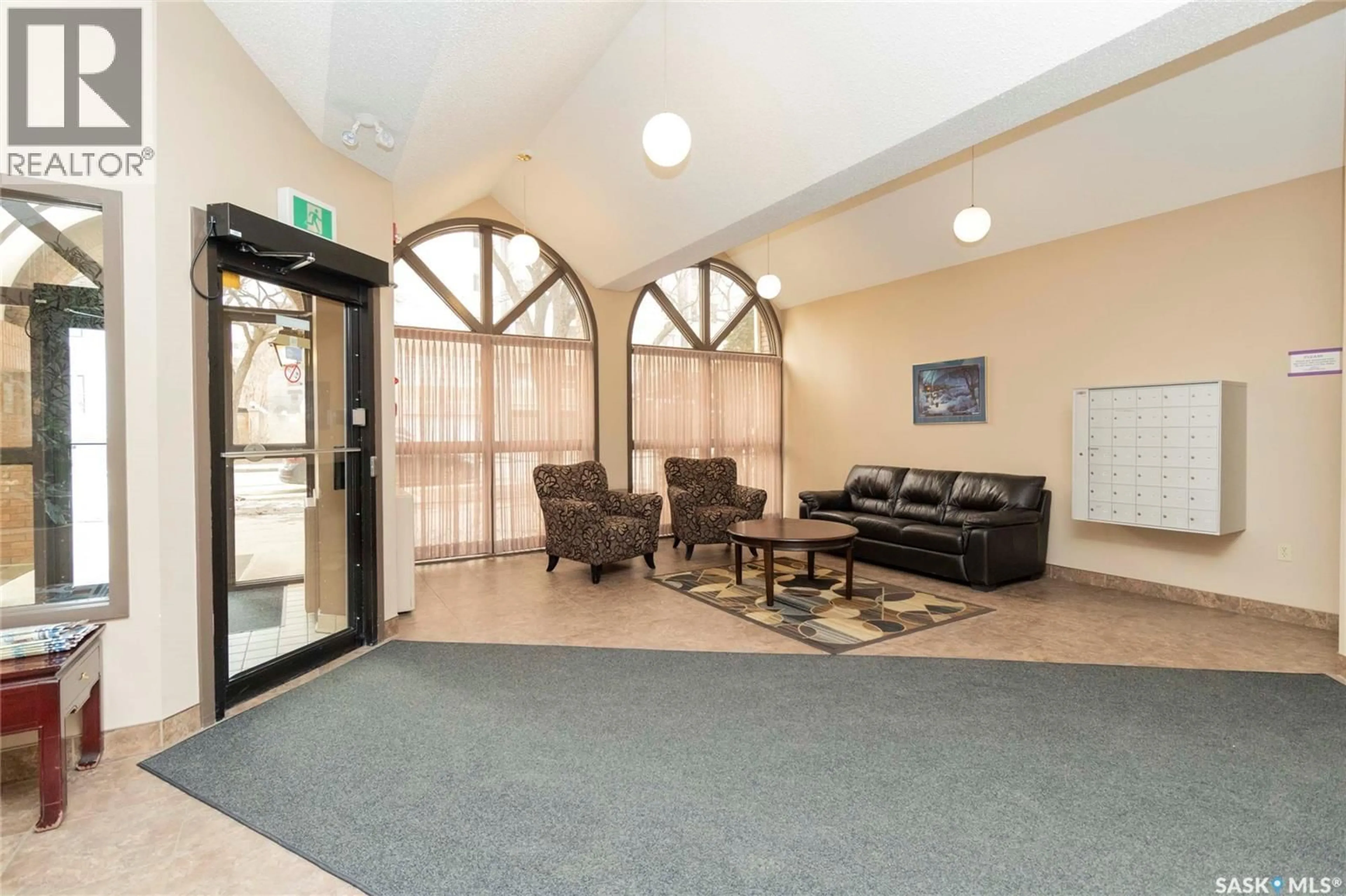 Indoor foyer for 103-520 3RD AVENUE, Saskatoon Saskatchewan S7K2J7