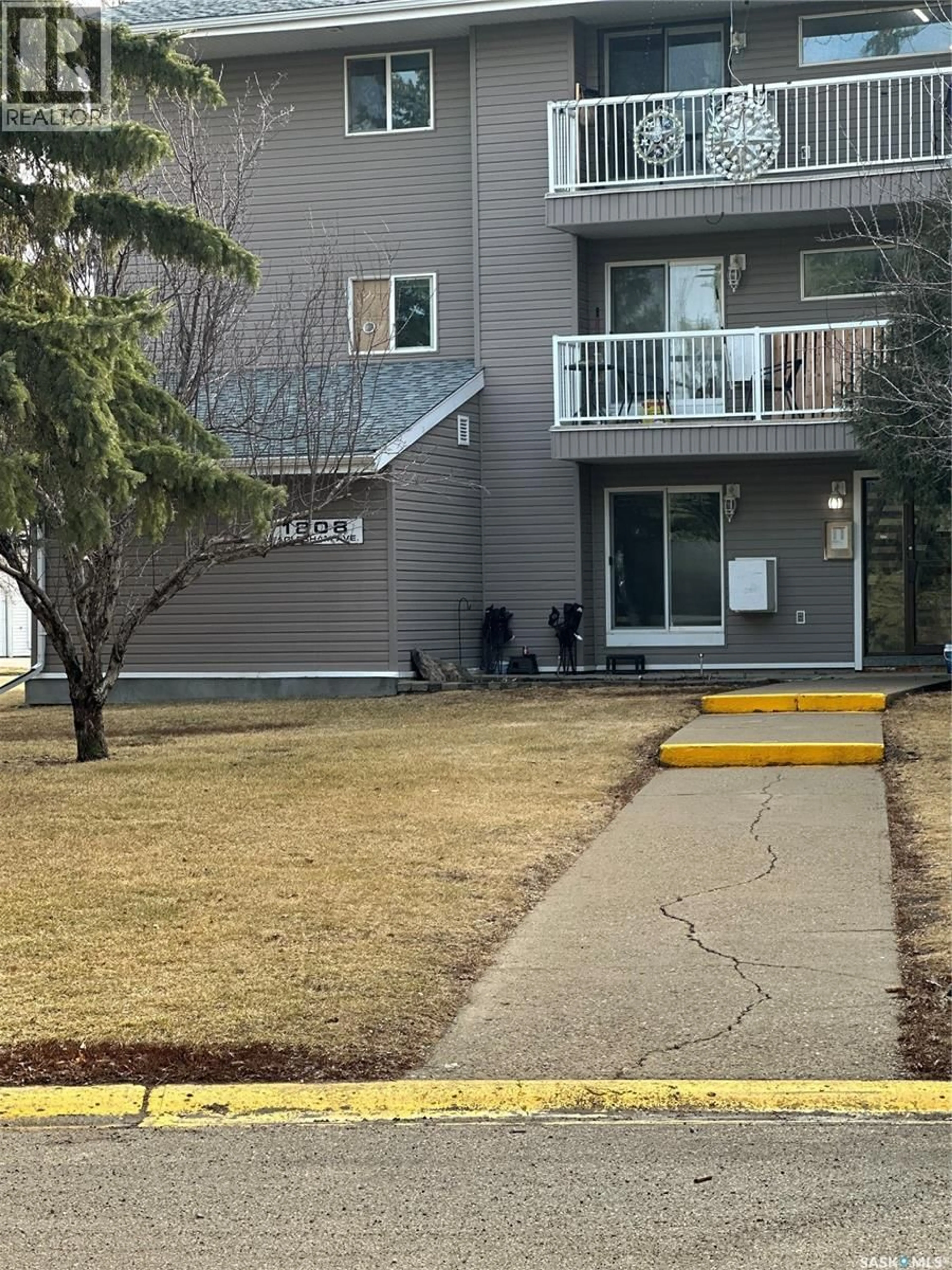 Unknown for 302 1808 EAGLESHAM AVENUE, Weyburn Saskatchewan S4H3A8