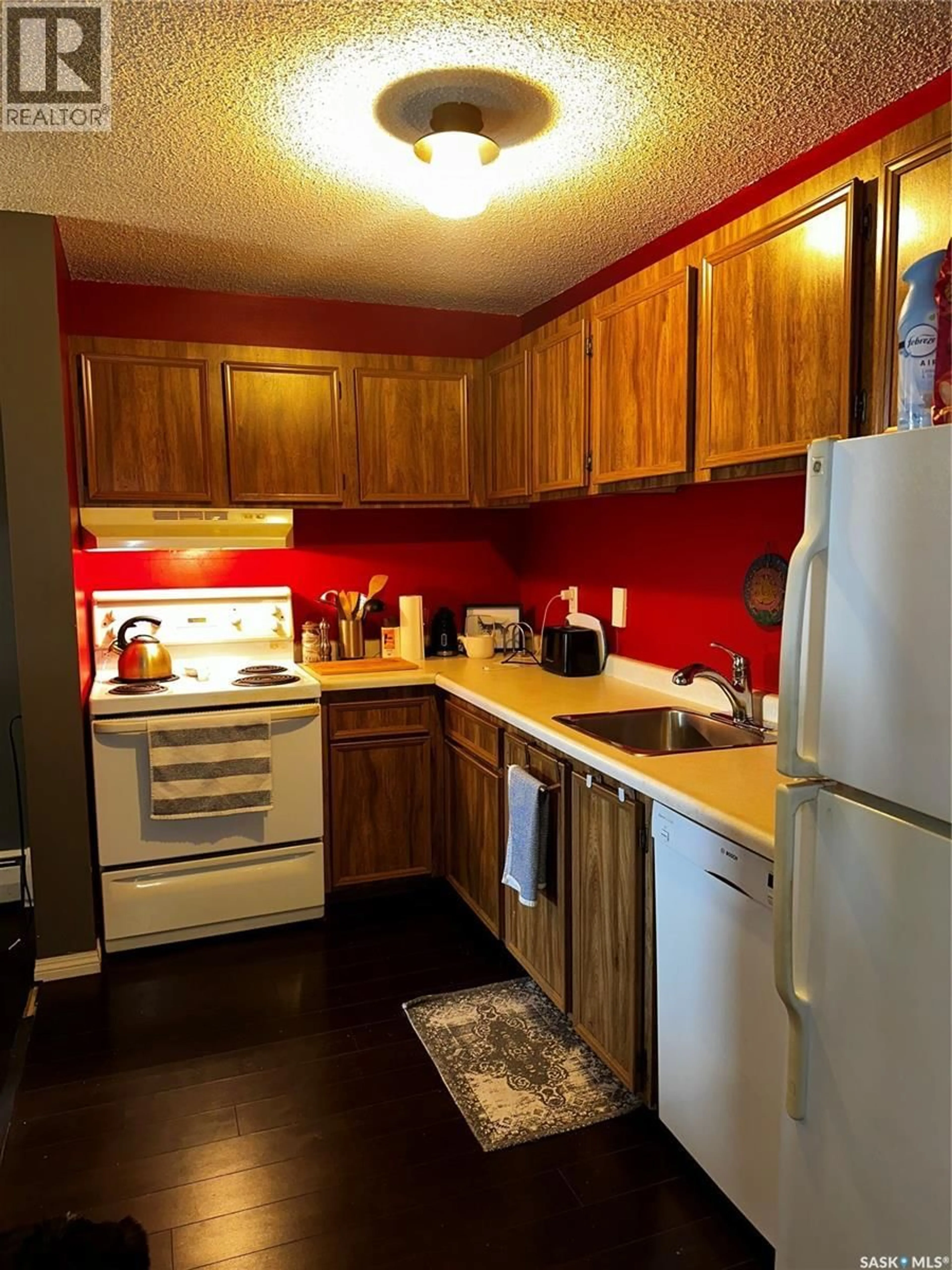 Standard kitchen, wood/laminate floor for 302 1808 EAGLESHAM AVENUE, Weyburn Saskatchewan S4H3A8