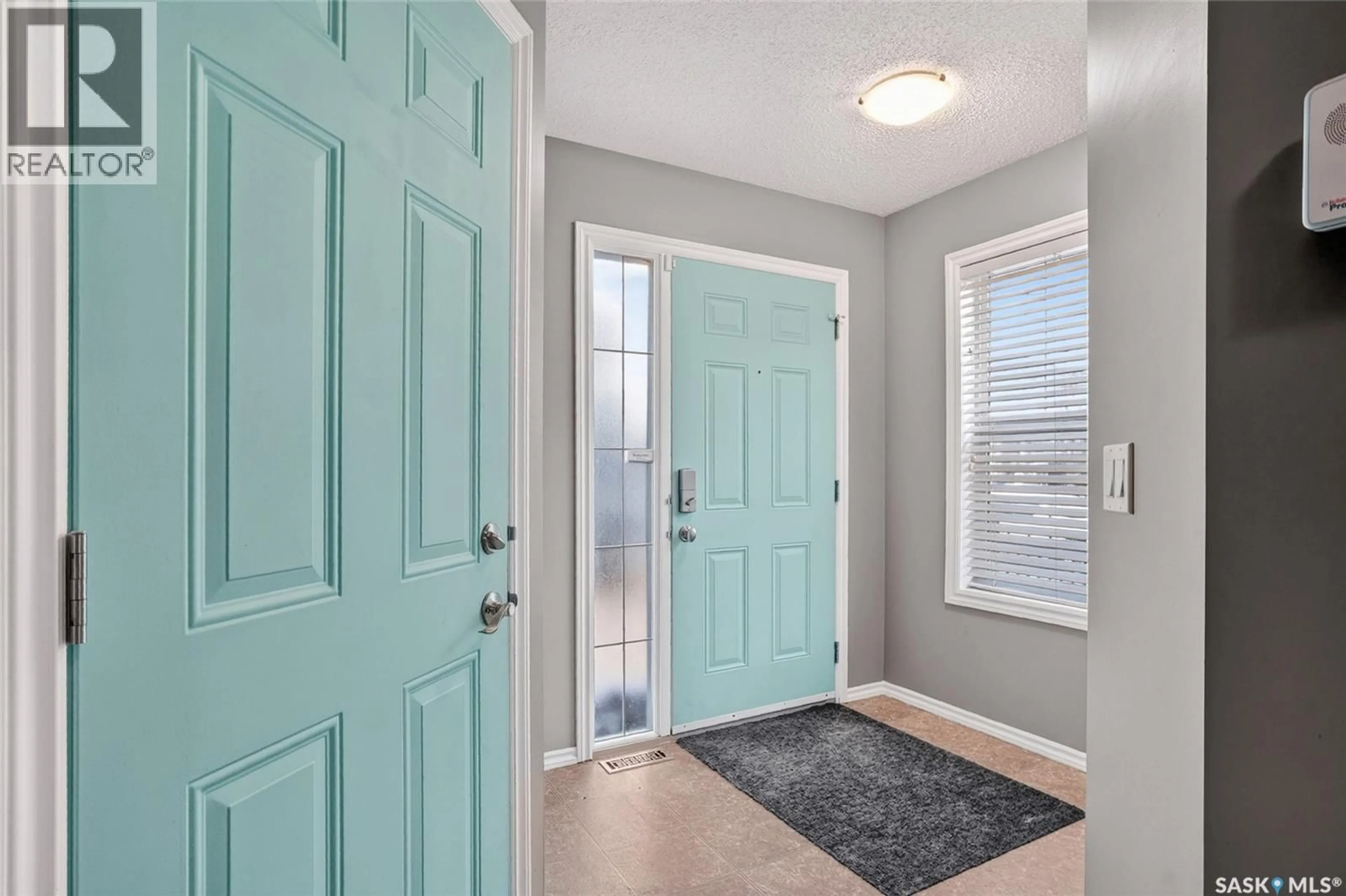 Indoor entryway for 105 - 201 LYND CRESCENT, Saskatoon Saskatchewan S7T0C3