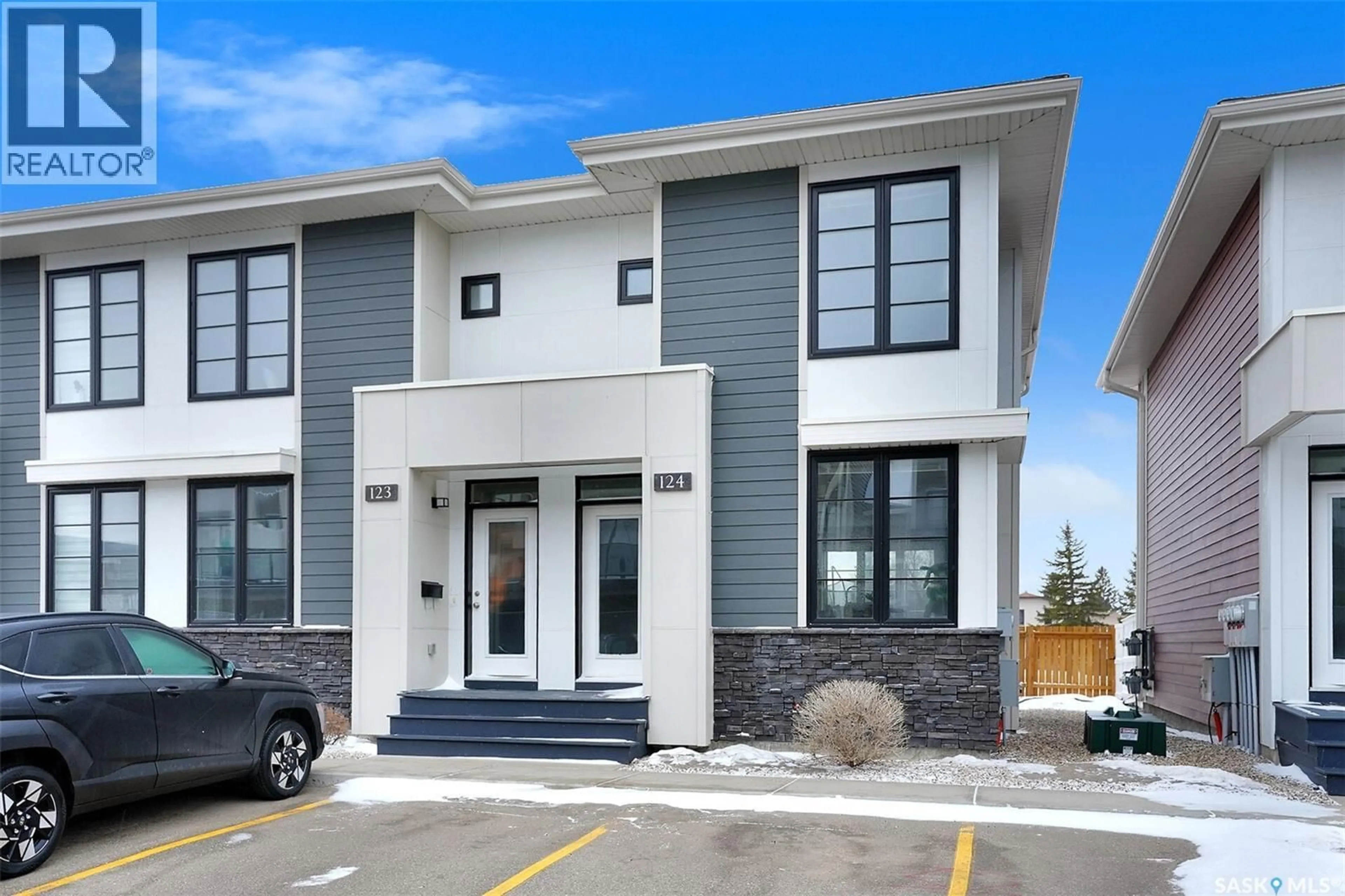 Home with vinyl exterior material, street for 124 3229 ELGAARD DRIVE, Regina Saskatchewan S4X0L2