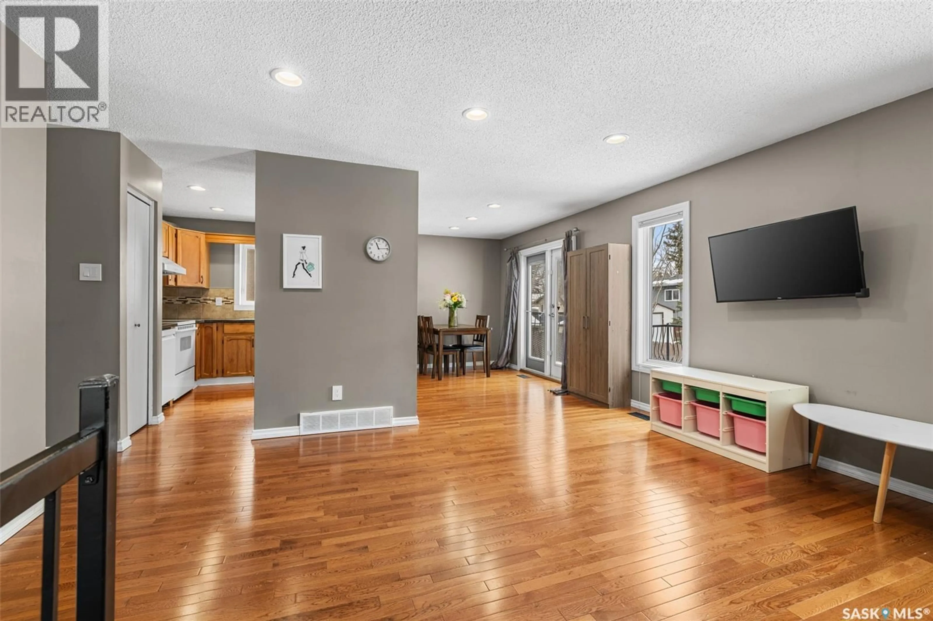 Unknown for 918 EAST BAY, Regina Saskatchewan S4N6W6