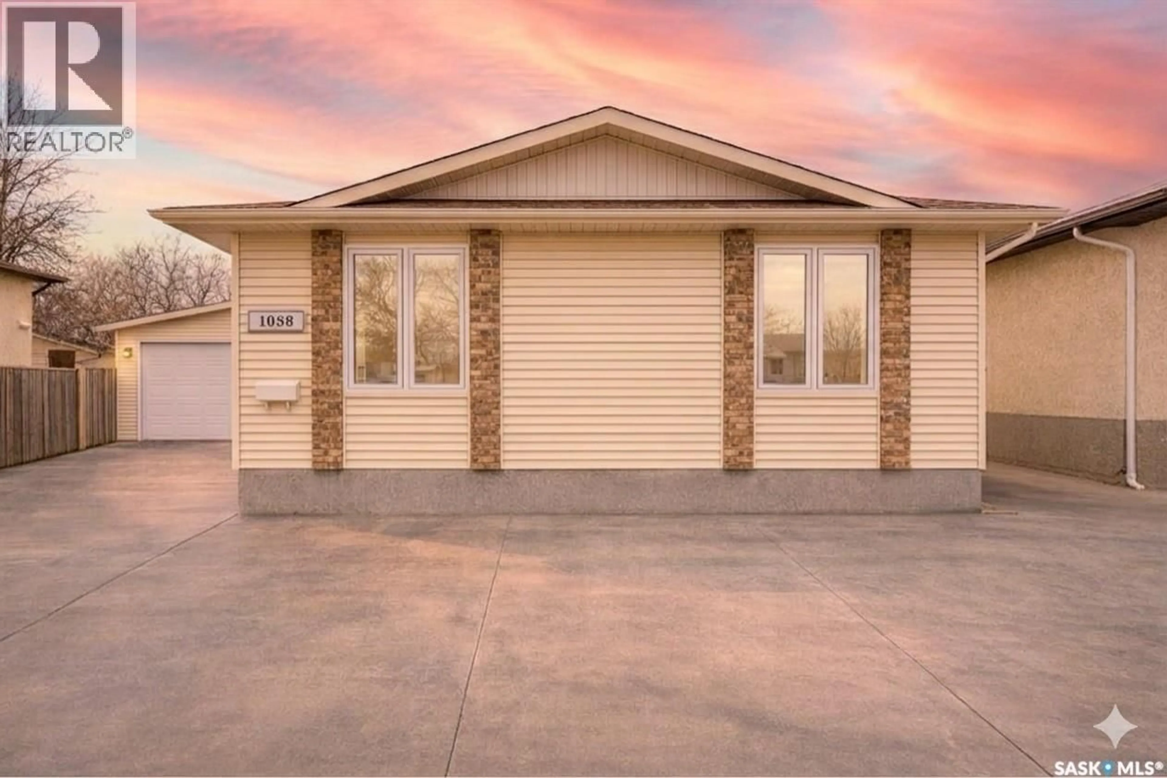 Home with vinyl exterior material, street for 1058 MIDDLETON CRESCENT, Regina Saskatchewan S4N7B5