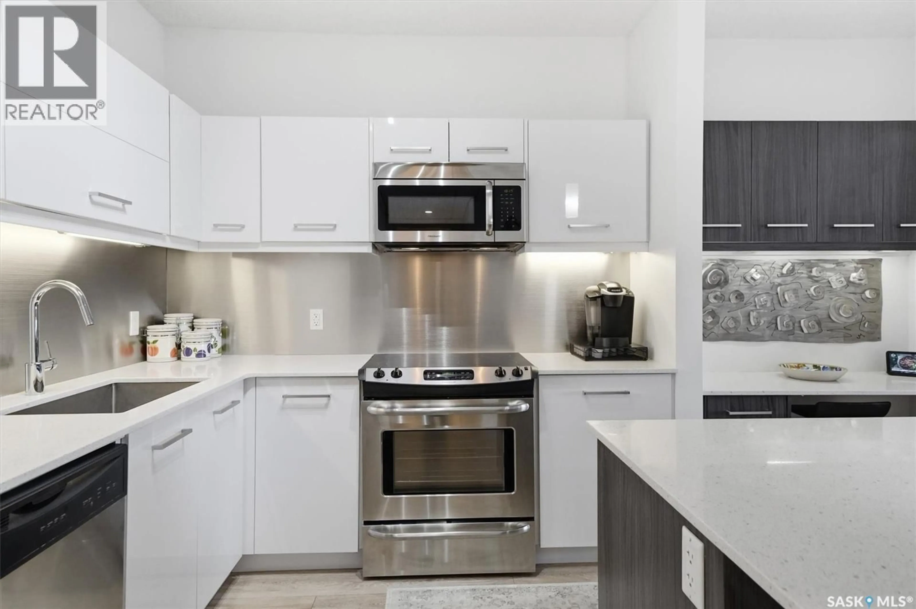 Contemporary kitchen, ceramic/tile floor for S - 217 404 C AVENUE, Saskatoon Saskatchewan S7M5M9