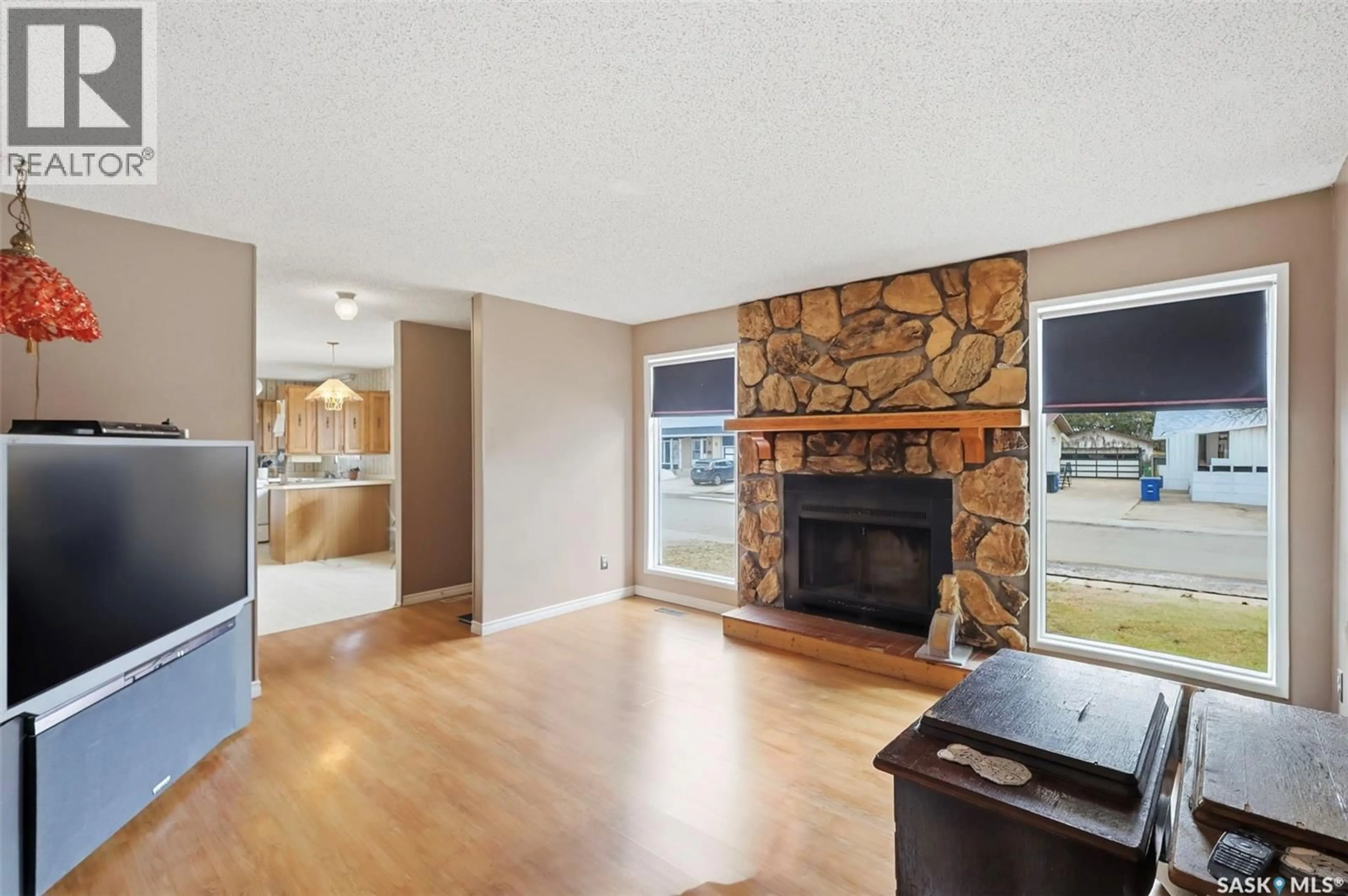 Living room with furniture, wood/laminate floor for 142 HEISE CRESCENT, Saskatoon Saskatchewan S7M4V3