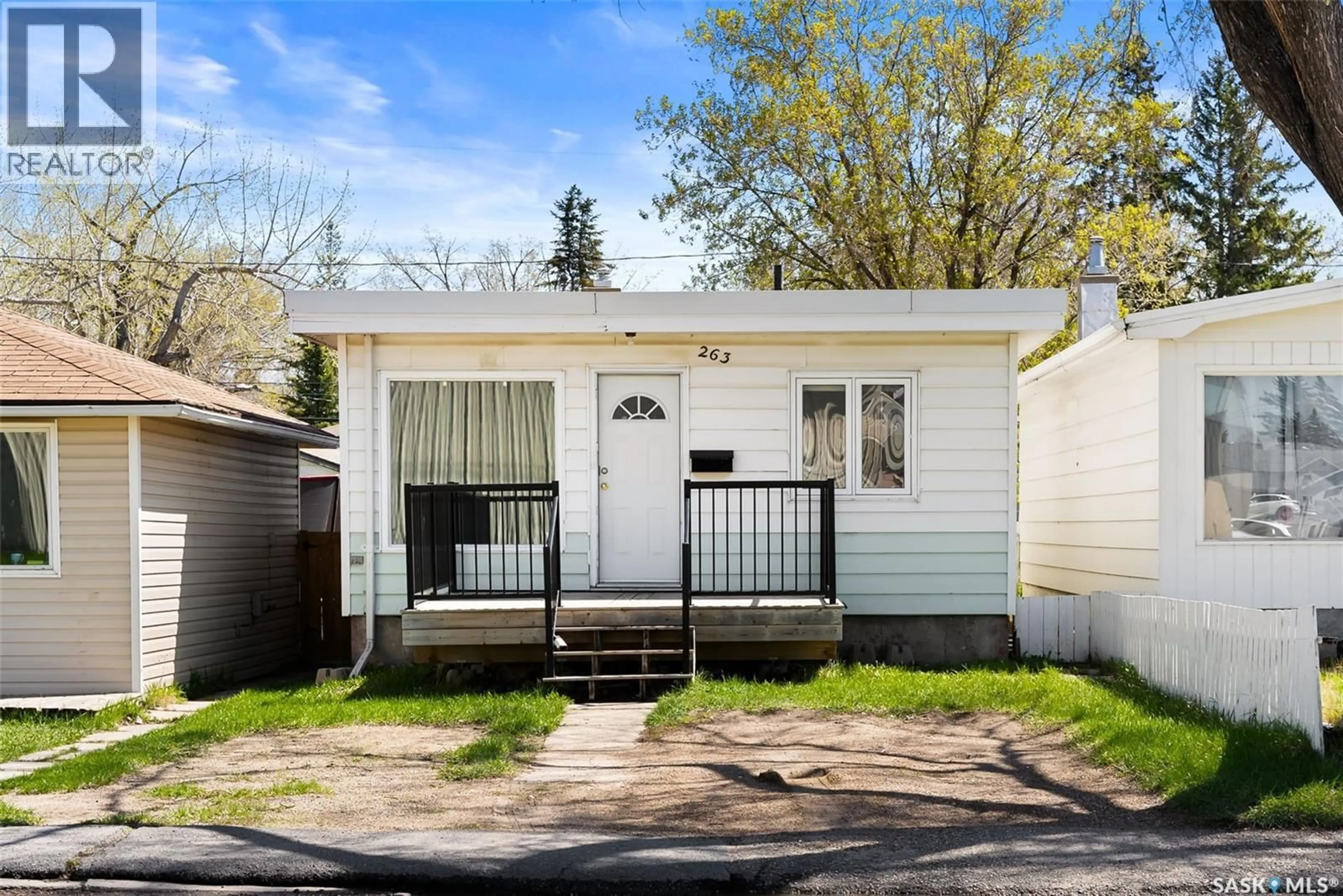 Home with vinyl exterior material, street for 263 MCINTYRE STREET, Regina Saskatchewan S4R2L7