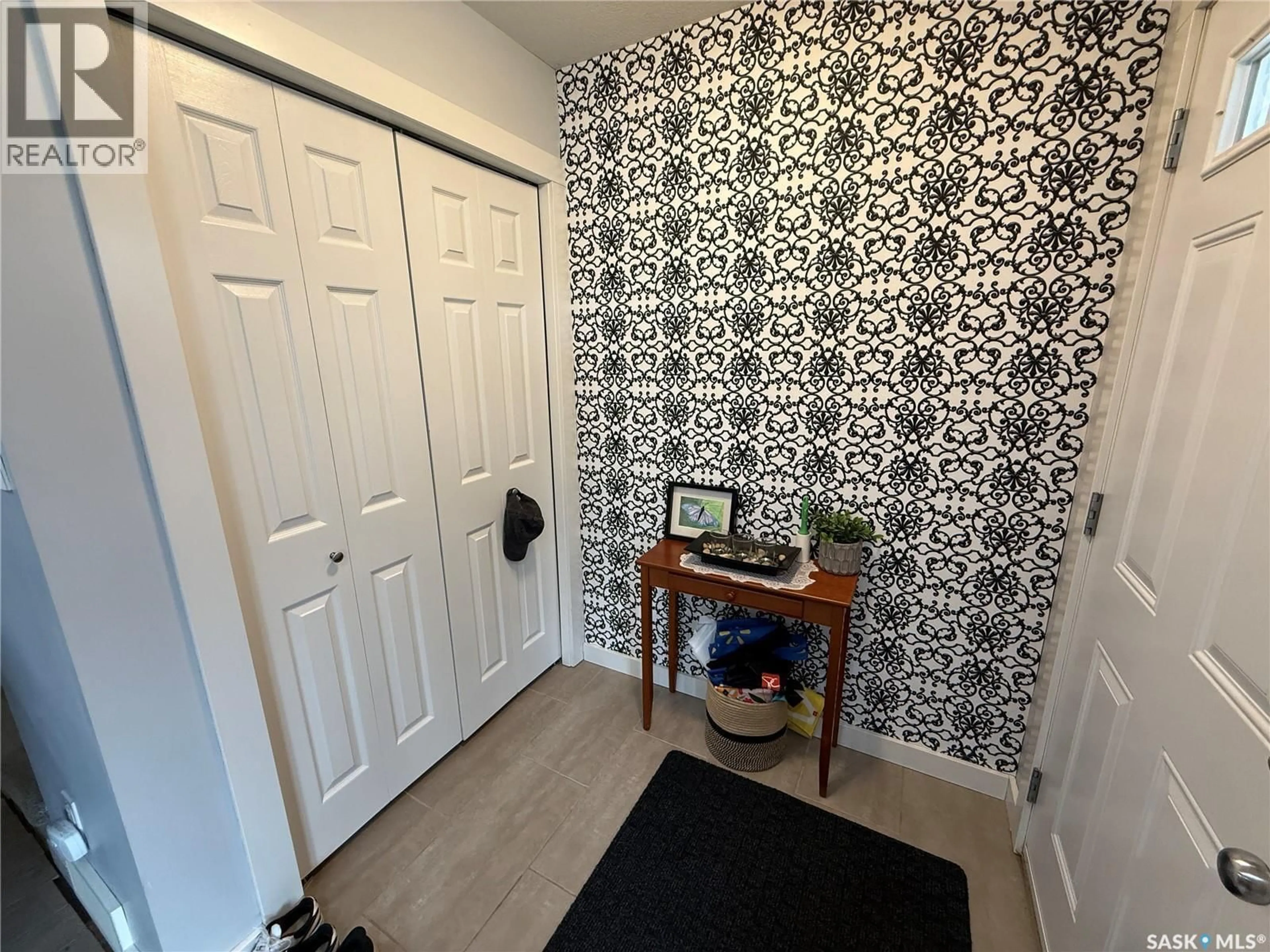 Indoor entryway for 529 ALEXANDRA STREET, Weyburn Saskatchewan S4H1R7