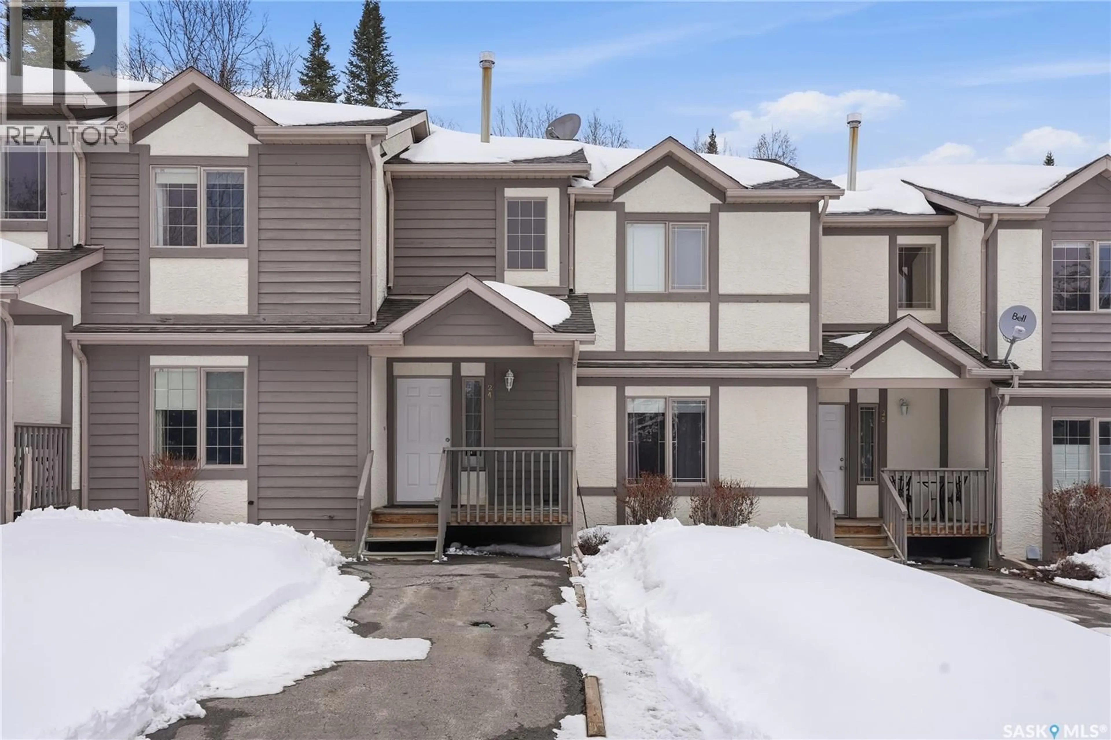 A pic from outside/outdoor area/front of a property/back of a property/a pic from drone, street for 24 - 310 FAIRWAY DRIVE, Elk Ridge Saskatchewan S0J0N0