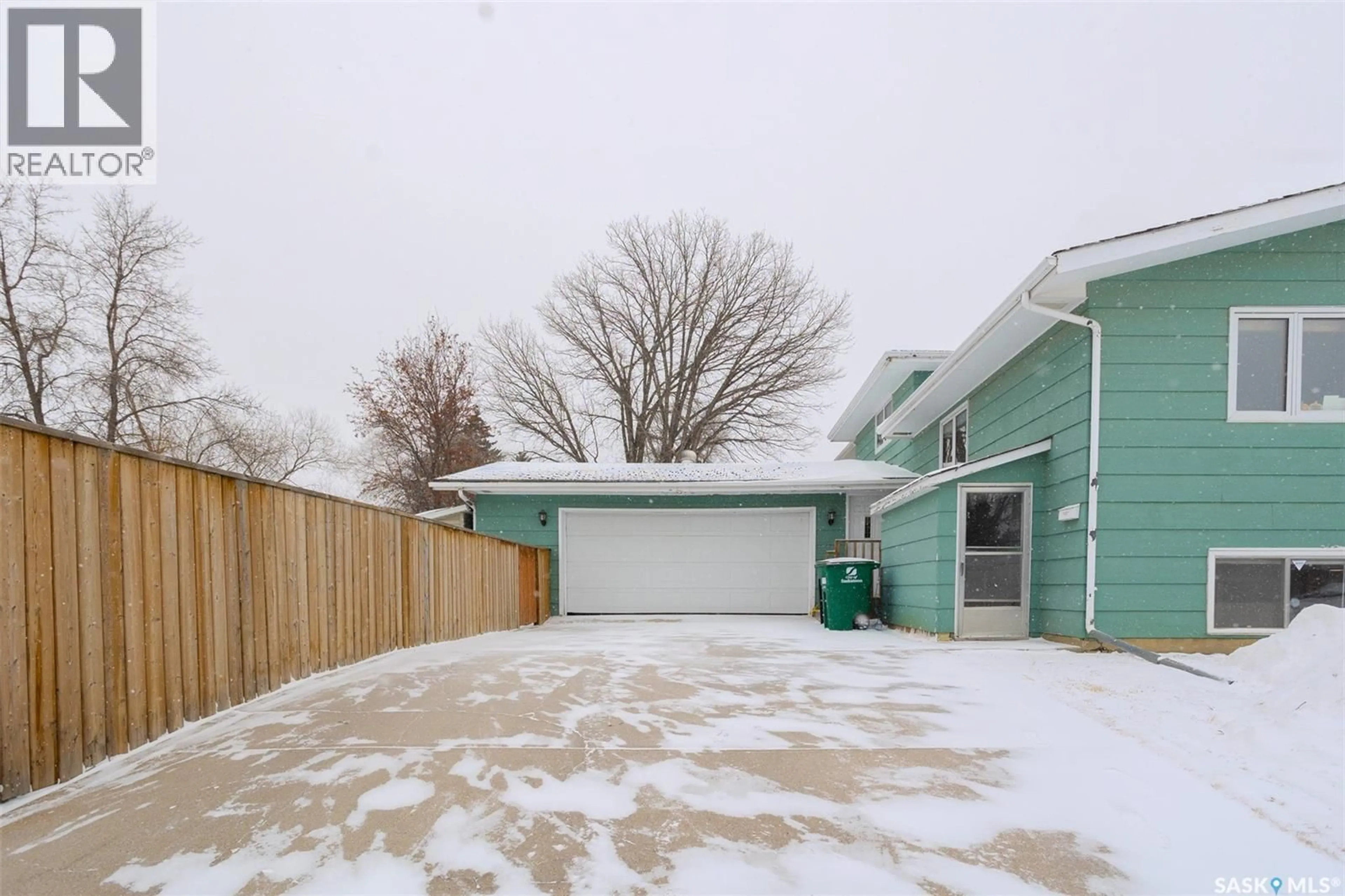 A pic from outside/outdoor area/front of a property/back of a property/a pic from drone, street for 60 CLARK CRESCENT, Saskatoon Saskatchewan S7H3L9