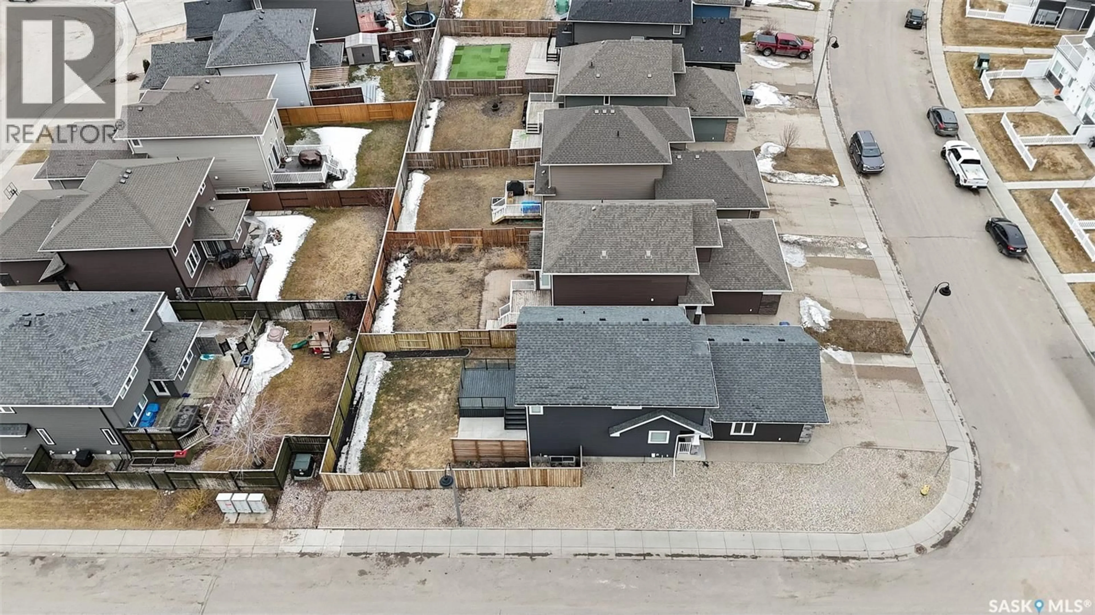 A pic from outside/outdoor area/front of a property/back of a property/a pic from drone, street for 270 LEWIN CRESCENT, Saskatoon Saskatchewan S7T0T3