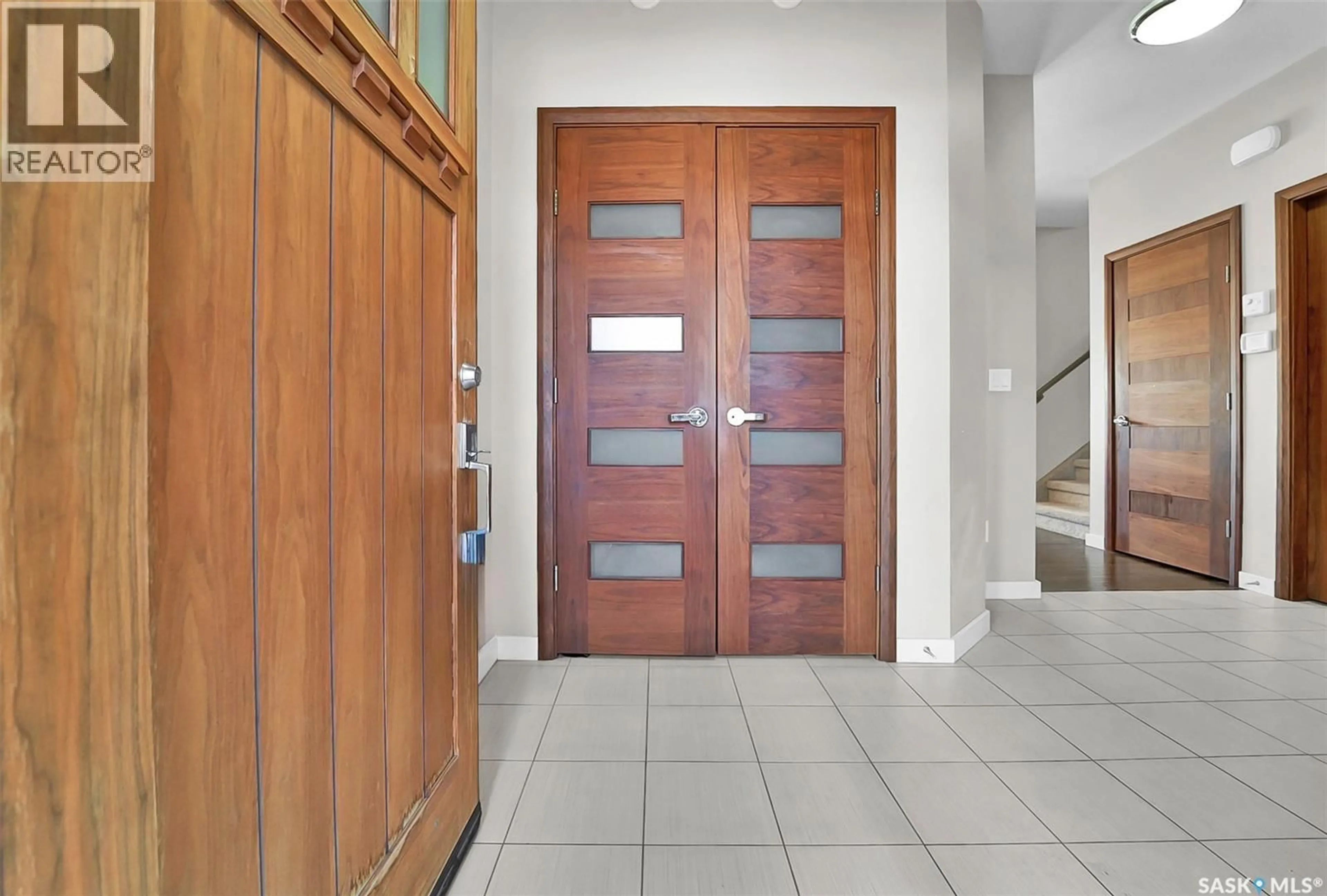 Indoor foyer for 611 PICHLER CRESCENT, Saskatoon Saskatchewan S7V0G2
