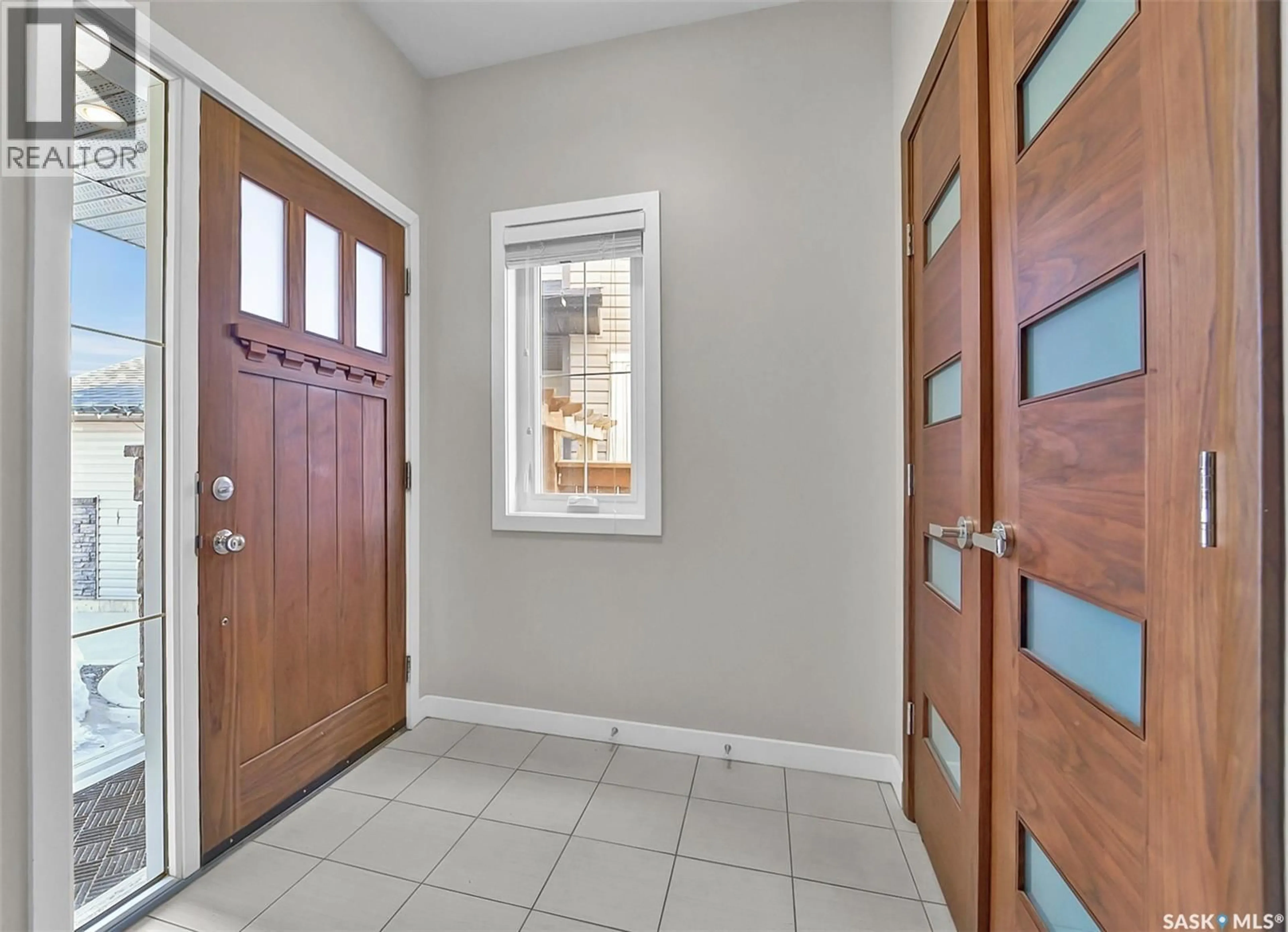 Indoor entryway for 611 PICHLER CRESCENT, Saskatoon Saskatchewan S7V0G2